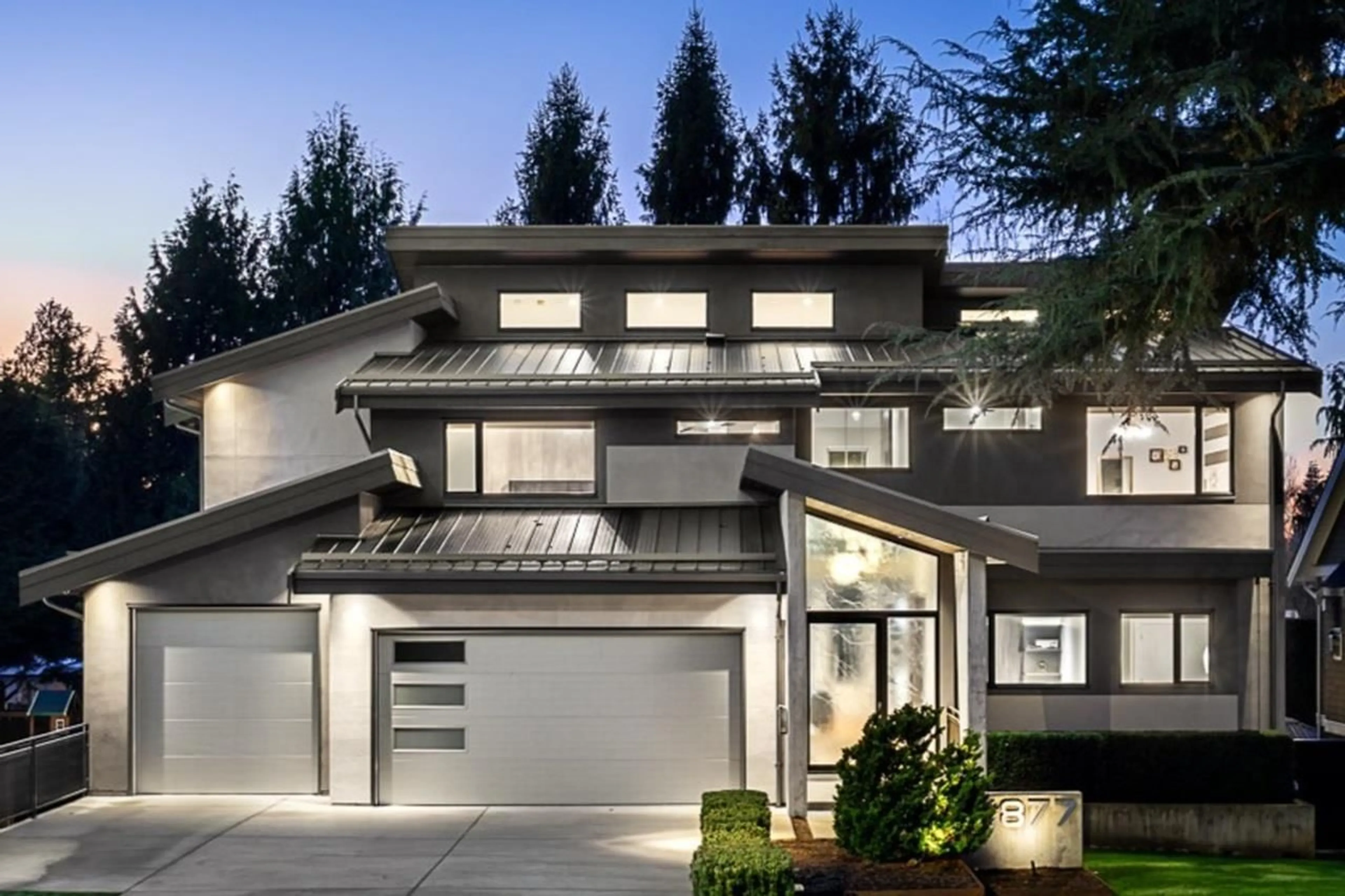 Home with vinyl exterior material, street for 1877 126 STREET, Surrey British Columbia V4A3P4