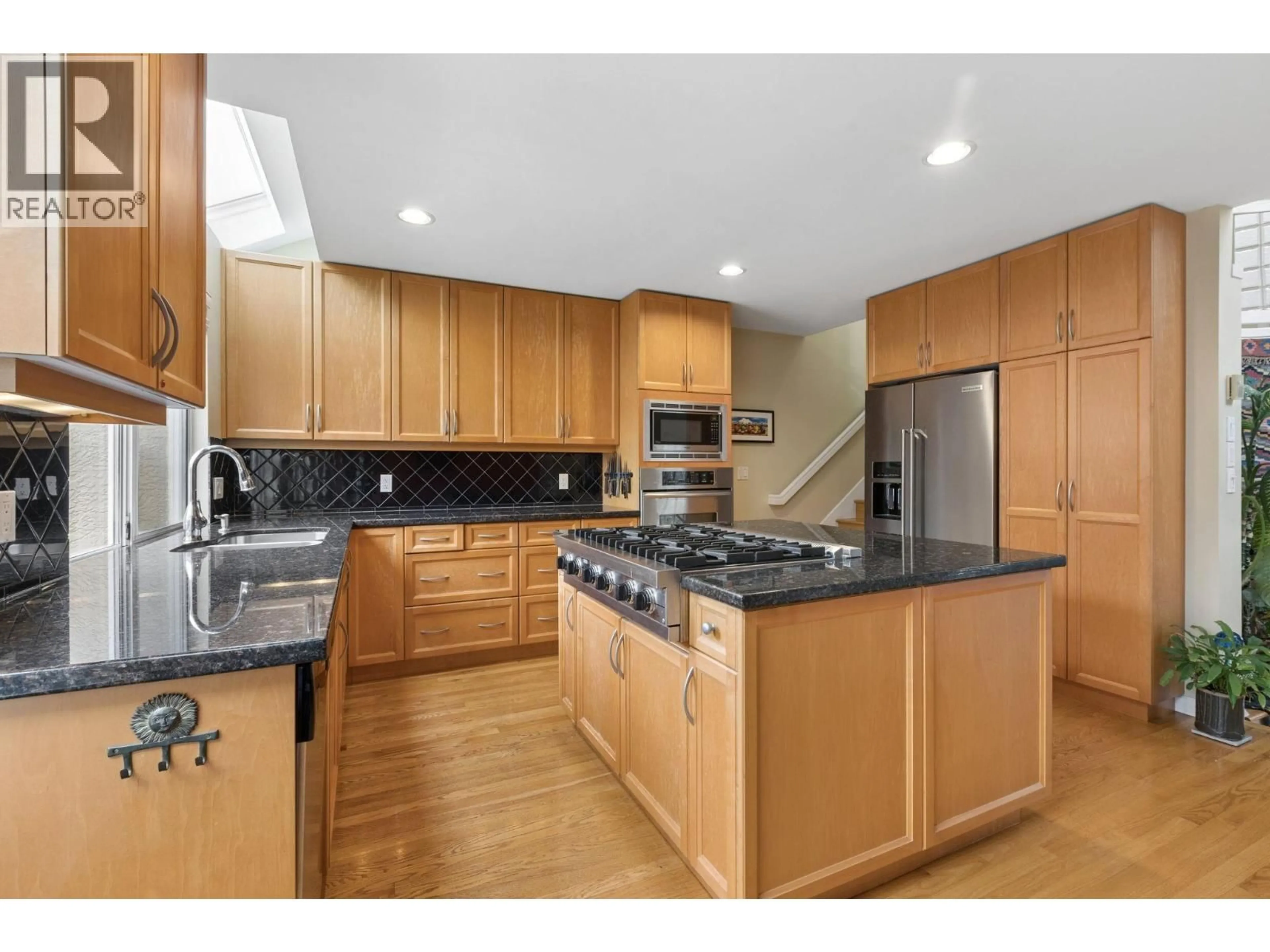 Open concept kitchen, unknown for 2333 BELLEVUE AVENUE, West Vancouver British Columbia V7V1C9