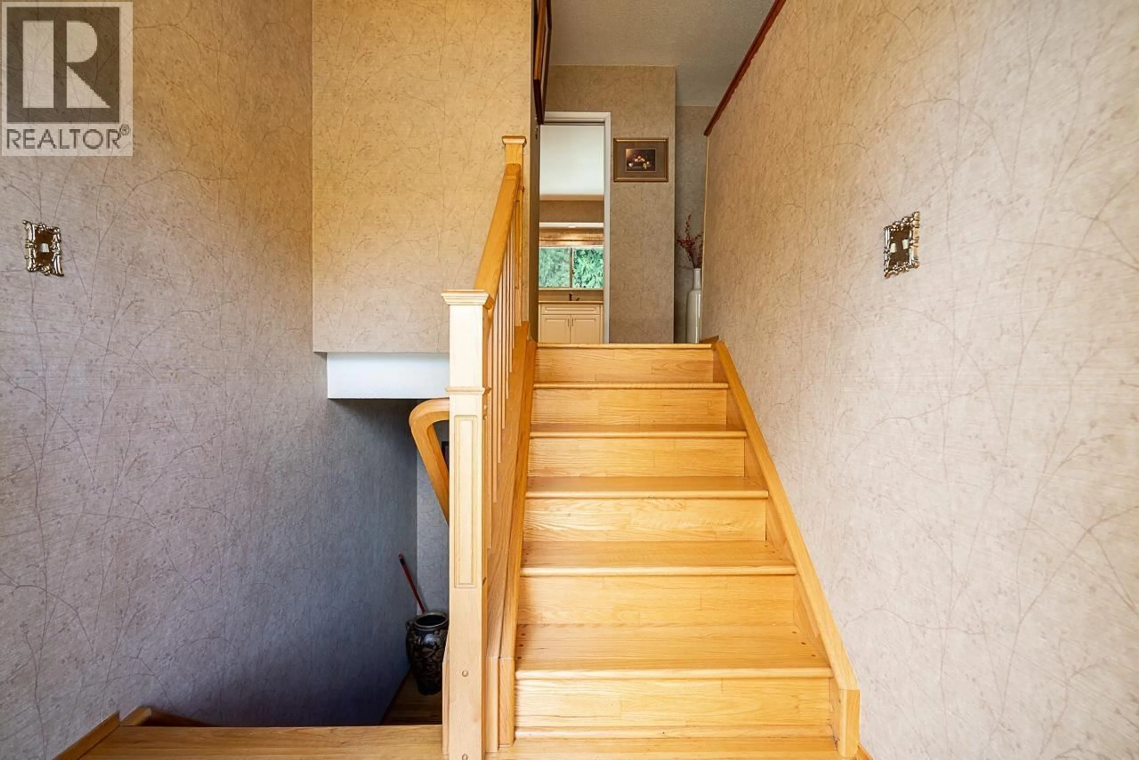 Stairs for 1710 WESTERN DRIVE, Port Coquitlam British Columbia V3C2X3