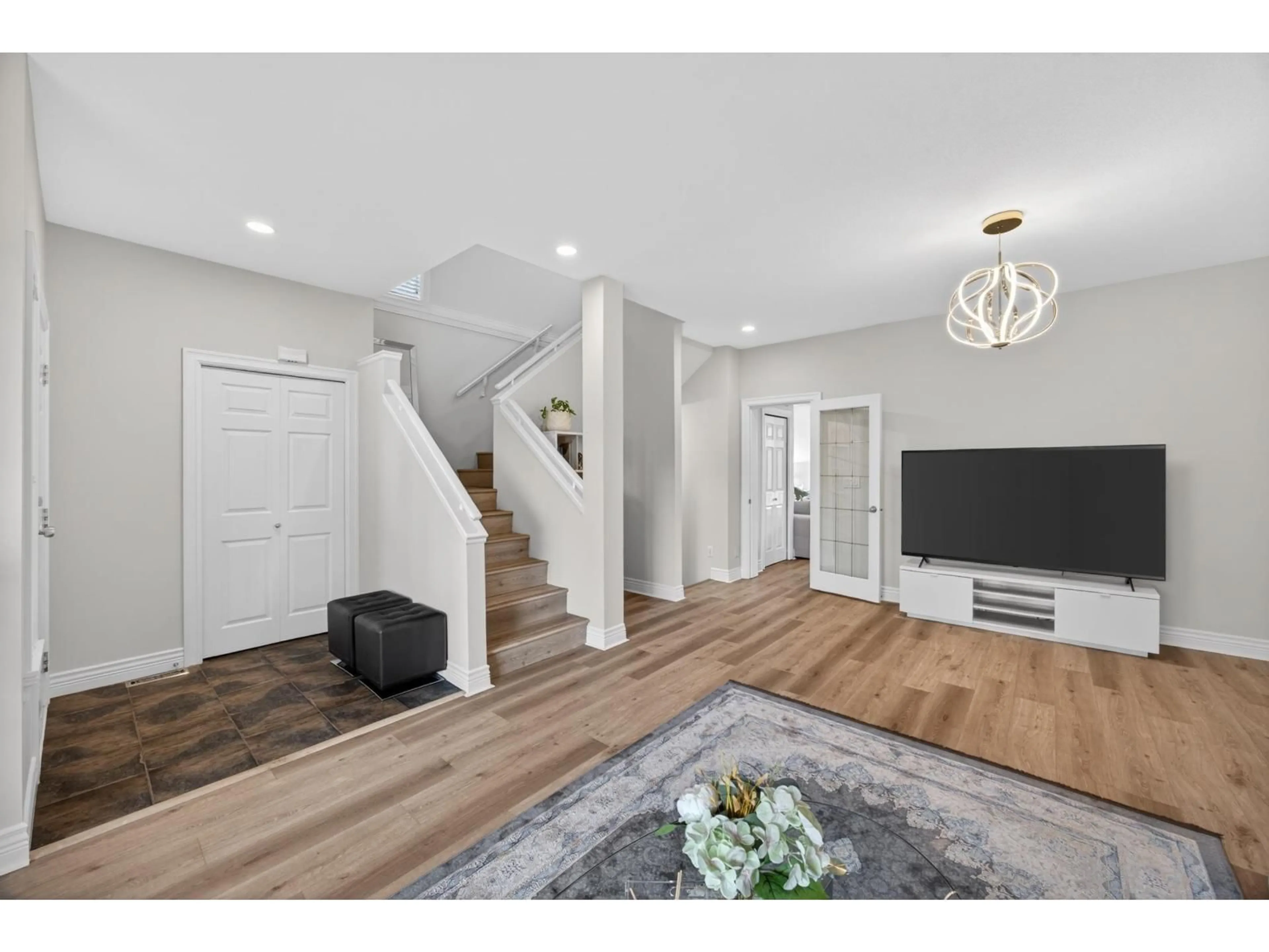 Indoor entryway for 19485 66A AVENUE, Surrey British Columbia V4N0C3