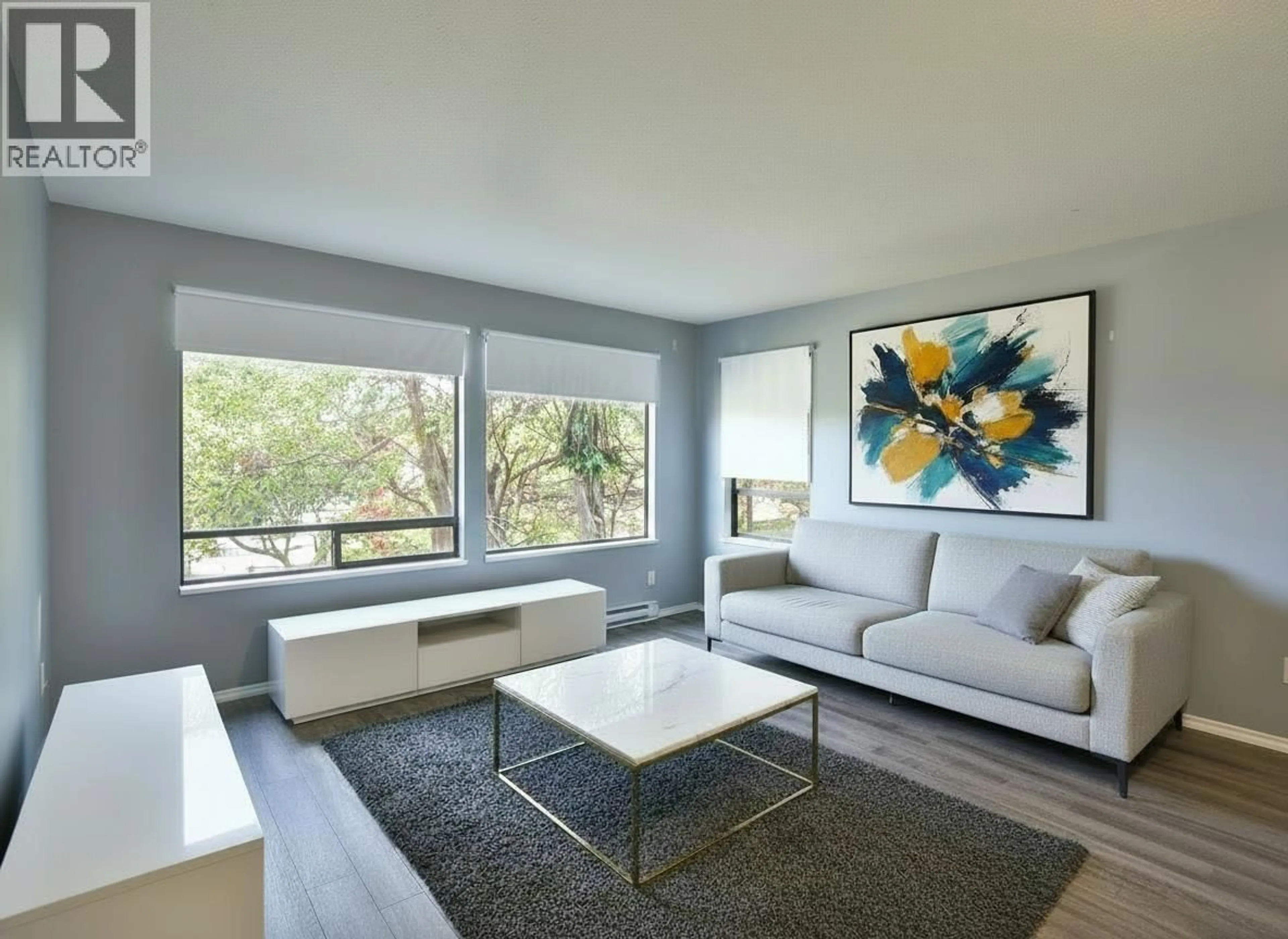 Living room with furniture, unknown for 5727 TRAIL AVENUE, Sechelt British Columbia V7Z0H8