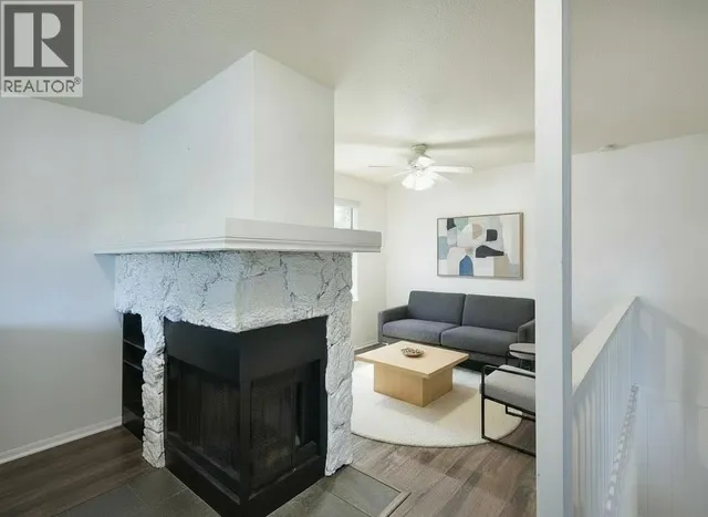 5727 TRAIL AVENUE, Sechelt 5