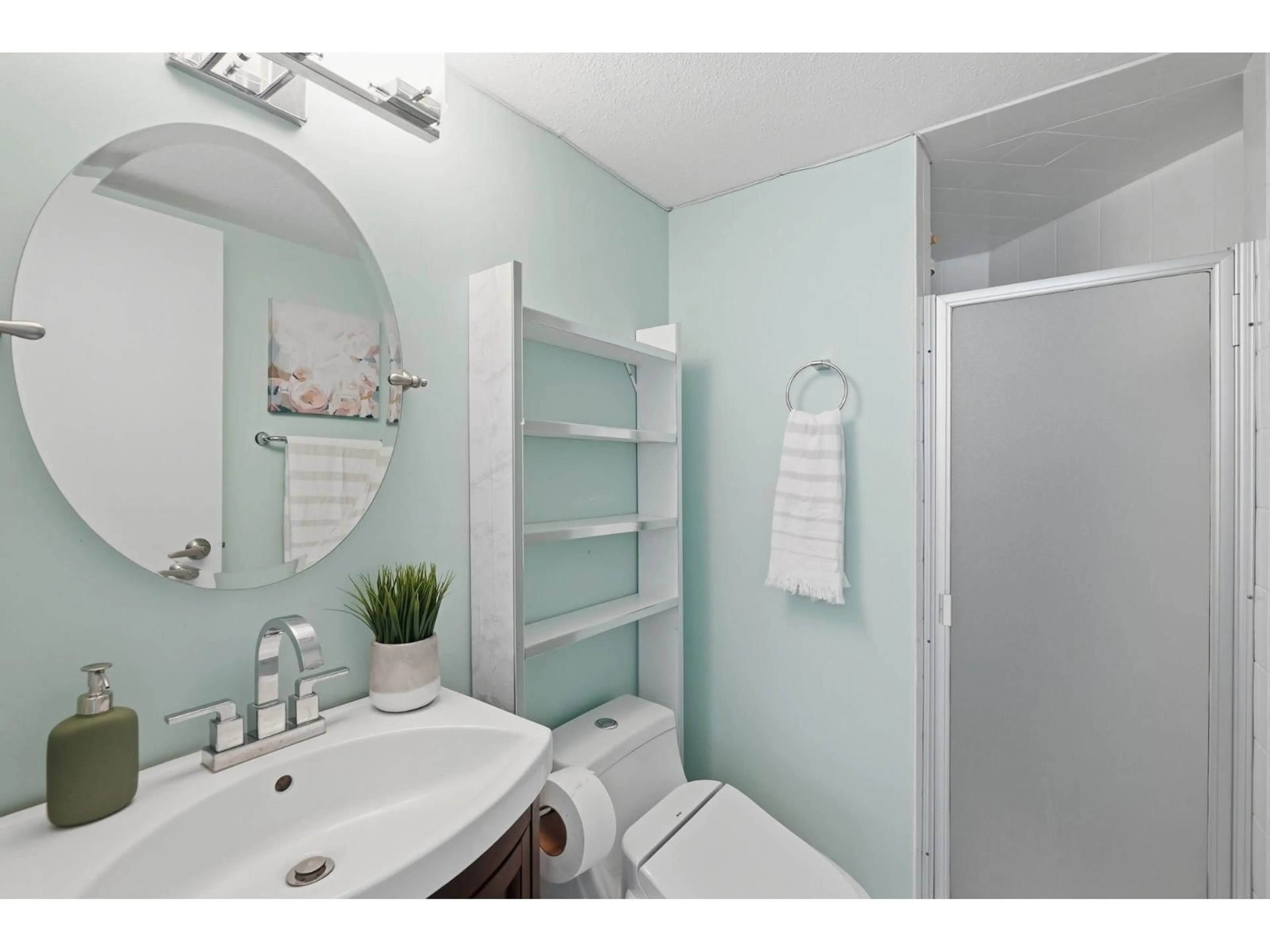 Standard bathroom, ceramic/tile floor for 101 - 2414 CHURCH STREET, Abbotsford British Columbia V2T3J7