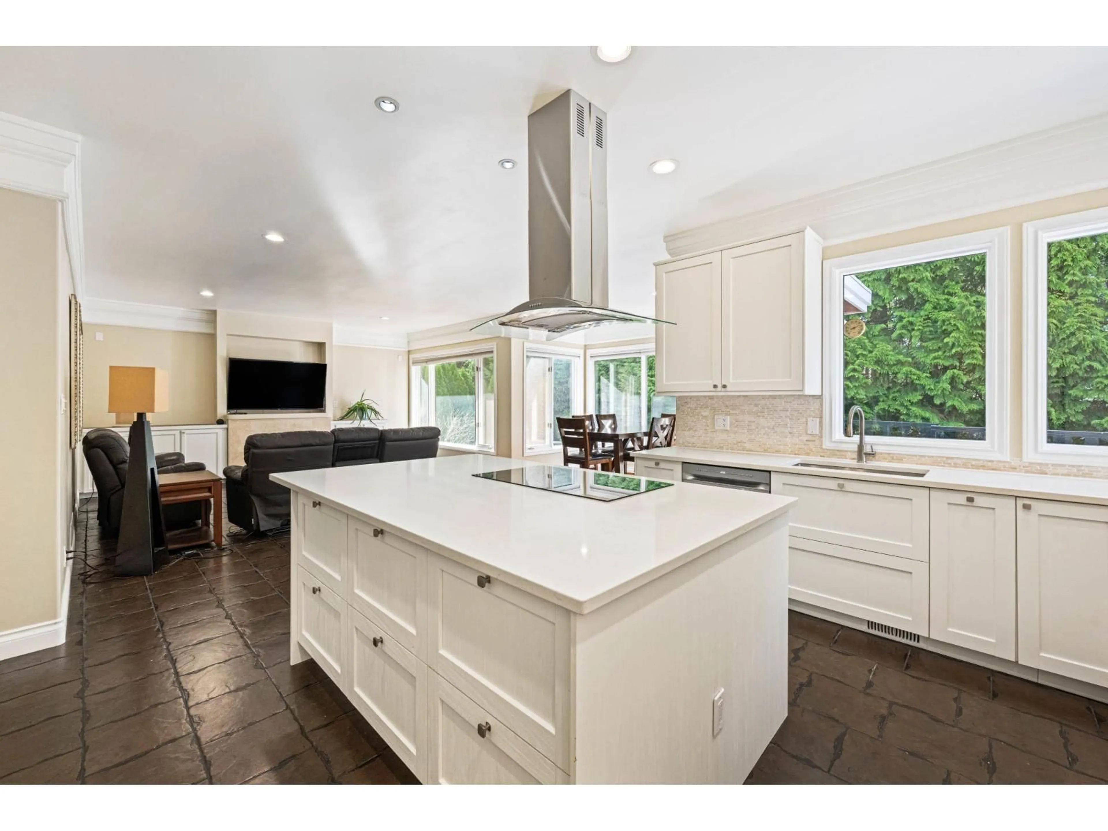 Open concept kitchen, ceramic/tile floor for 8891 164 STREET, Surrey British Columbia V4N1A1