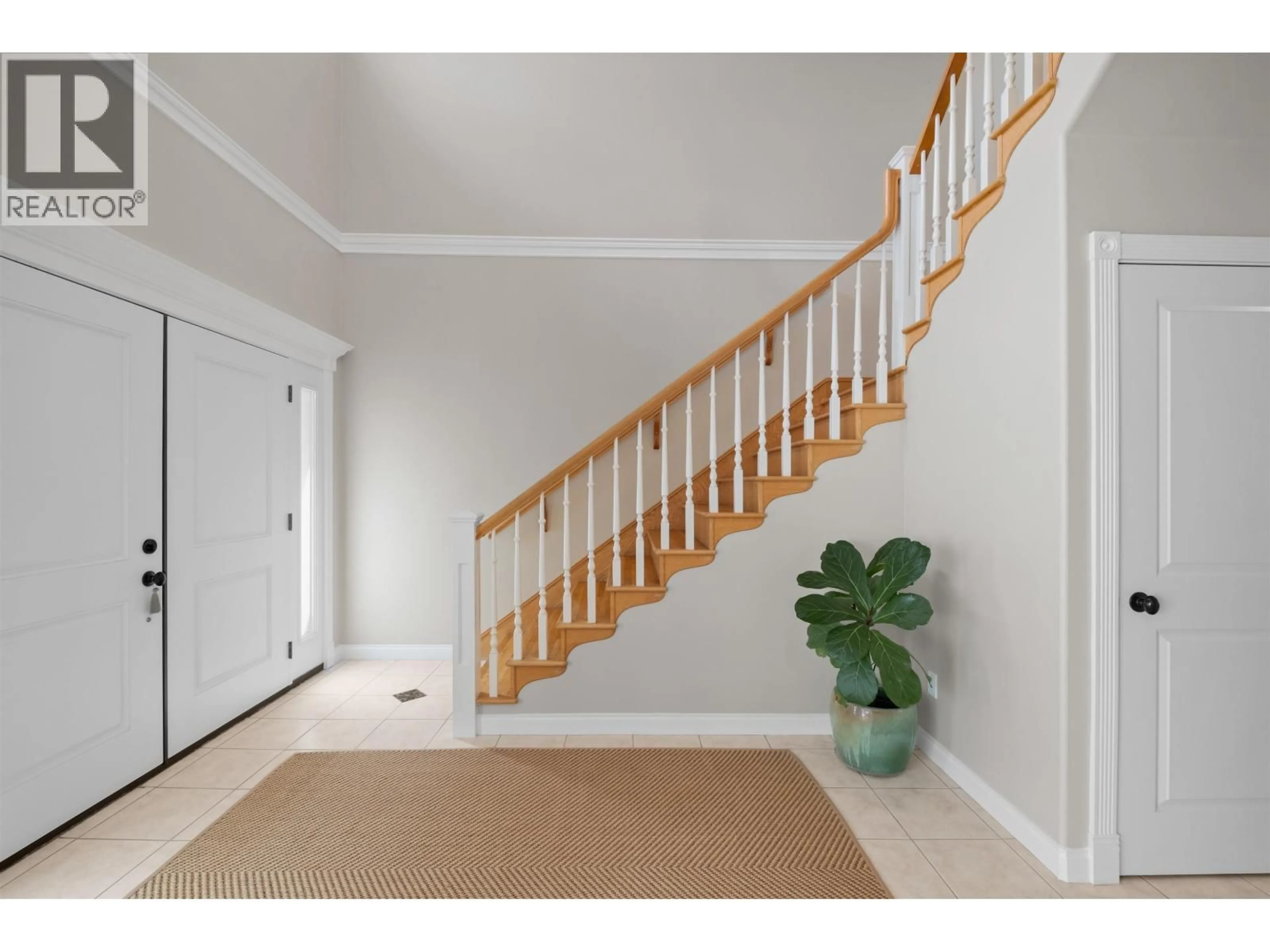 Indoor entryway for 4127 OXFORD STREET, Burnaby British Columbia V5C7A2