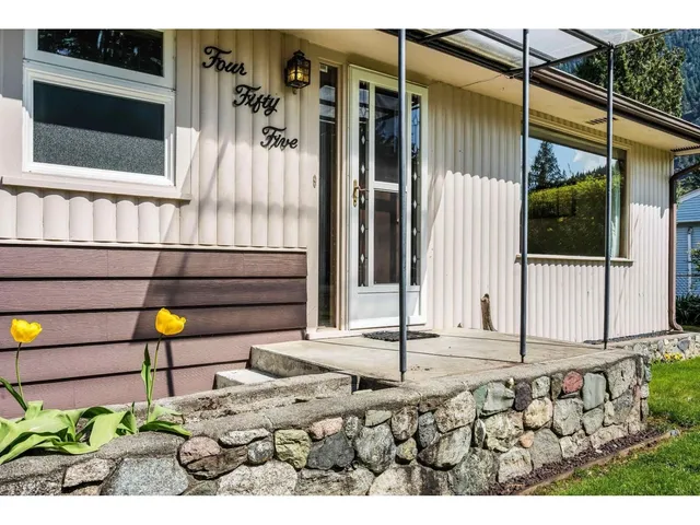 455 PINE AVENUE, Harrison Hot Springs 2