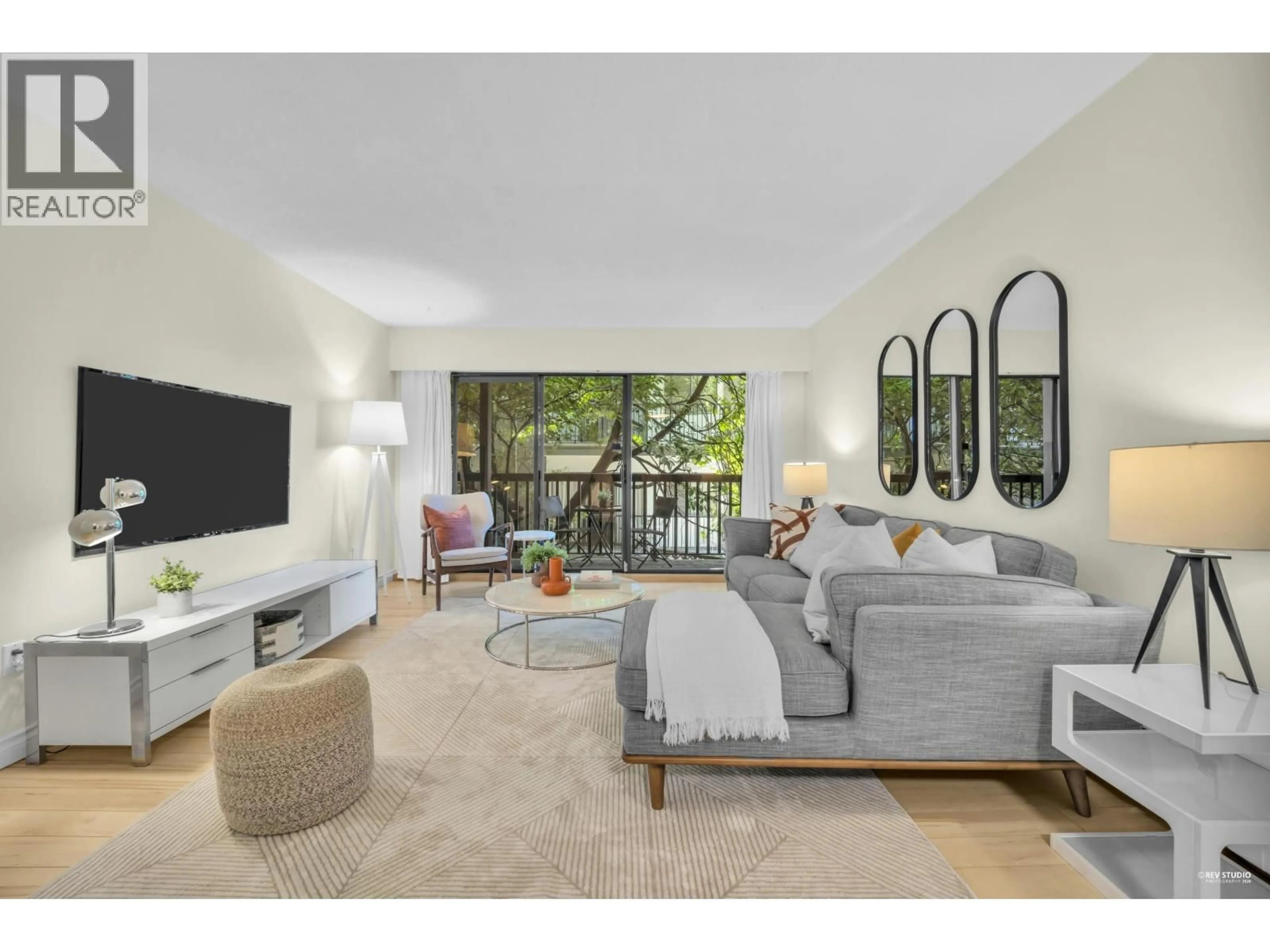Living room with furniture, unknown for 103 - 150 5TH STREET, North Vancouver British Columbia V7L1L5