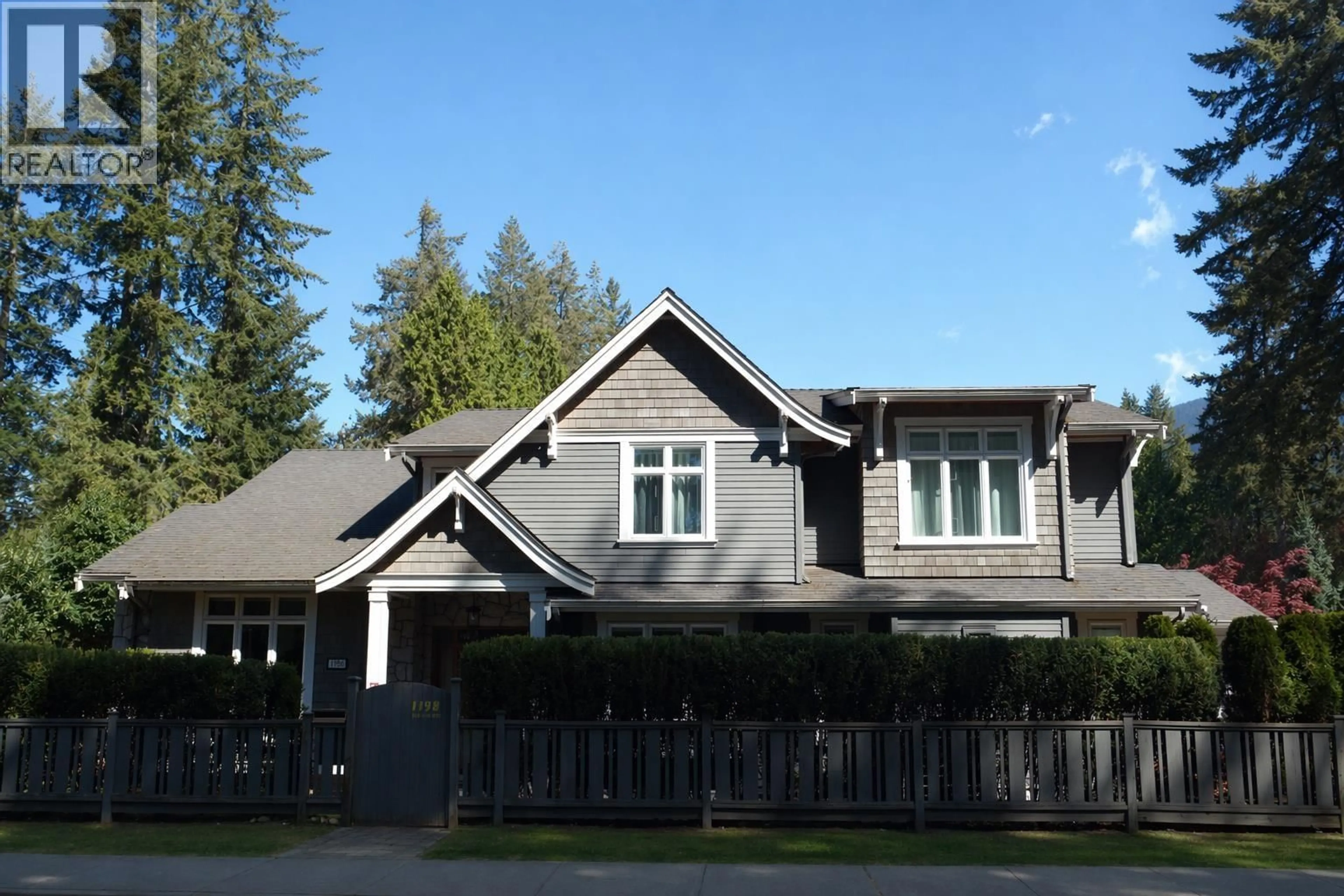 Home with vinyl exterior material, unknown for 1198 EDGEWOOD ROAD, North Vancouver British Columbia V7R1Y9