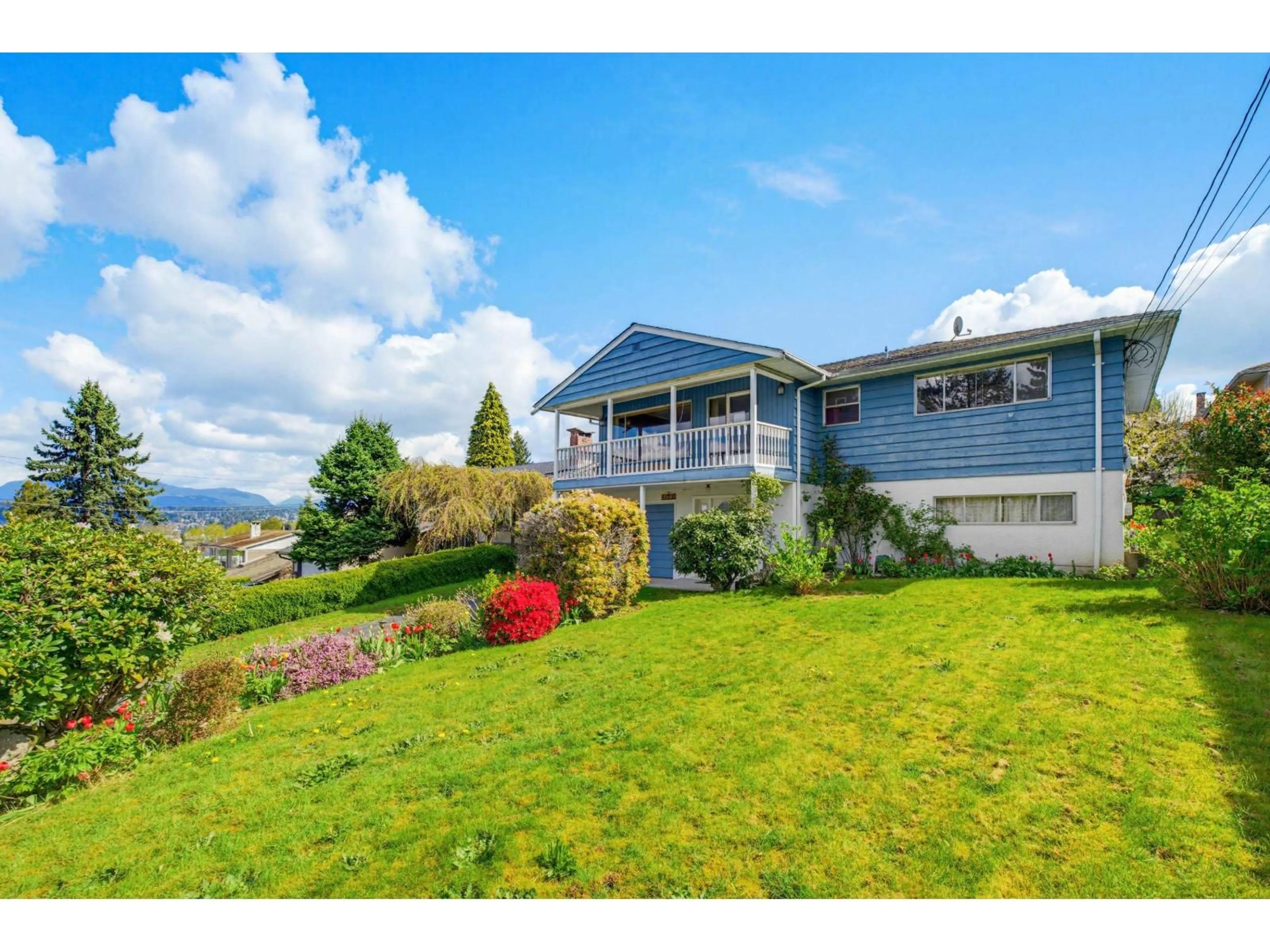 A pic from outside/outdoor area/front of a property/back of a property/a pic from drone, mountain view for 11236 135 STREET, Surrey British Columbia V3R2Z7