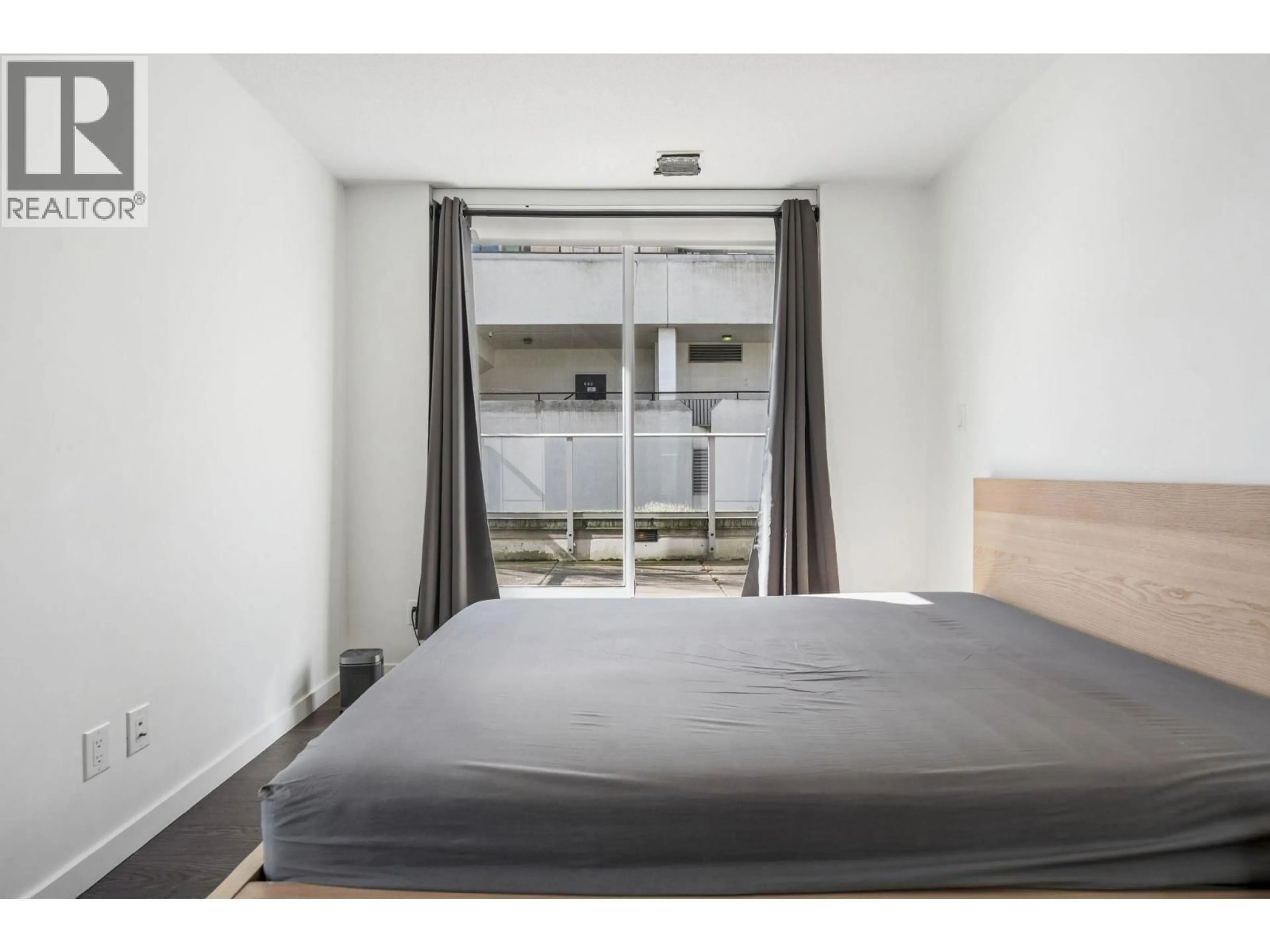 Bedroom with bed, unknown for 317 - 5665 BOUNDARY ROAD, Vancouver British Columbia V5R0E4