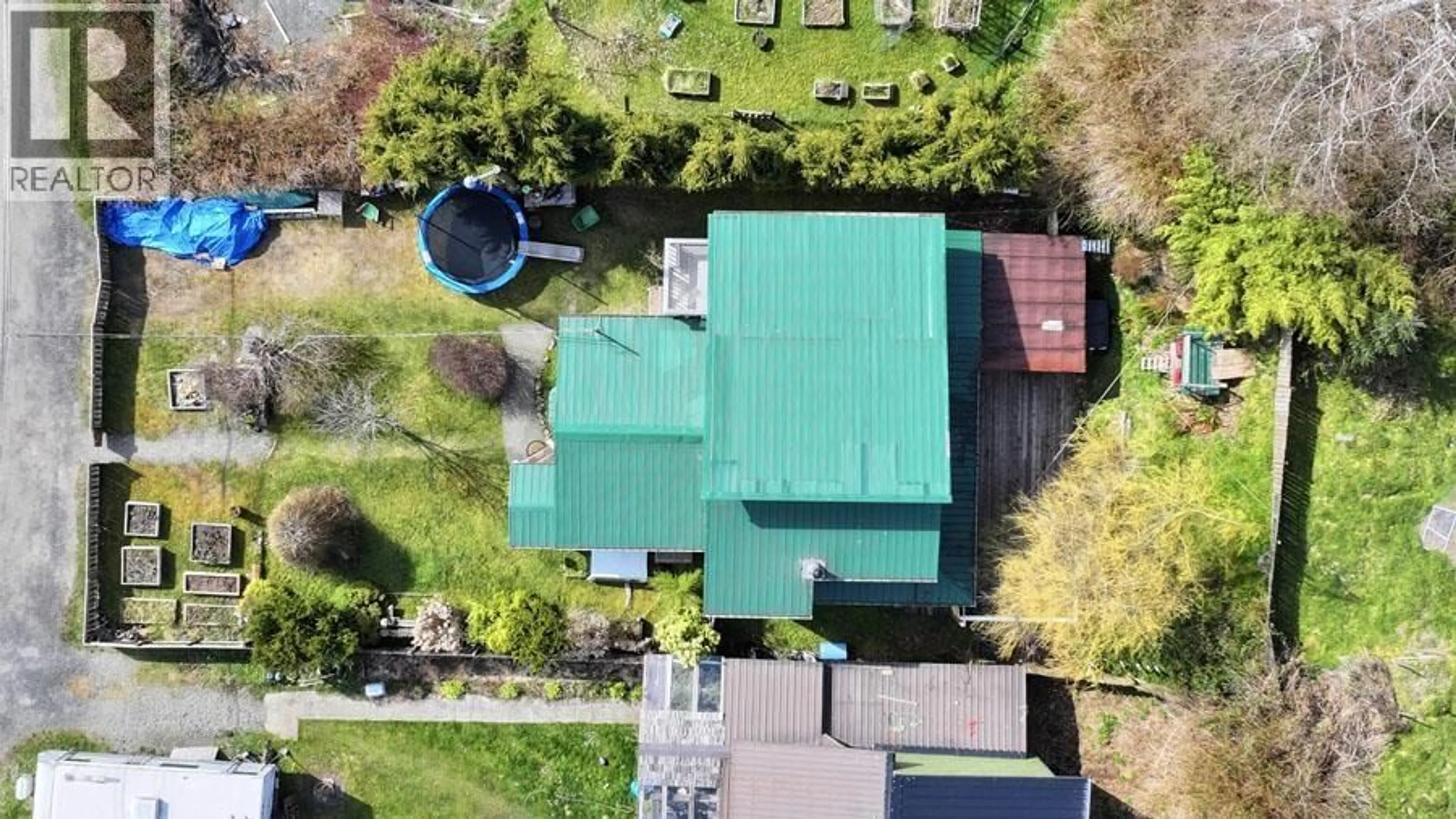 A pic from outside/outdoor area/front of a property/back of a property/a pic from drone, building for 911 3RD AVENUE, Daajing Giids City British Columbia V0T1S0