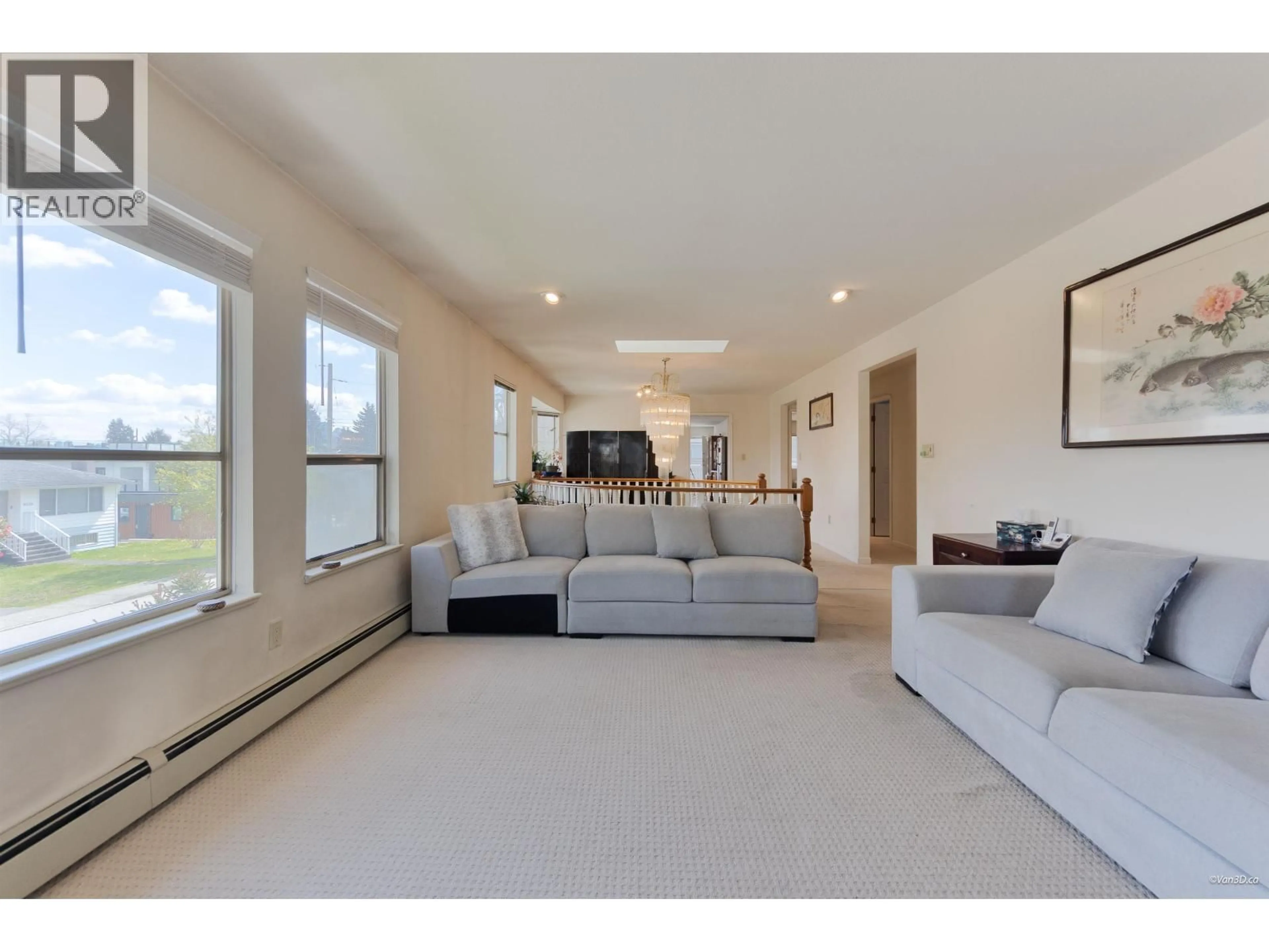 Living room with furniture, unknown for 4355 MACDONALD AVENUE, Burnaby British Columbia V5G2Z8