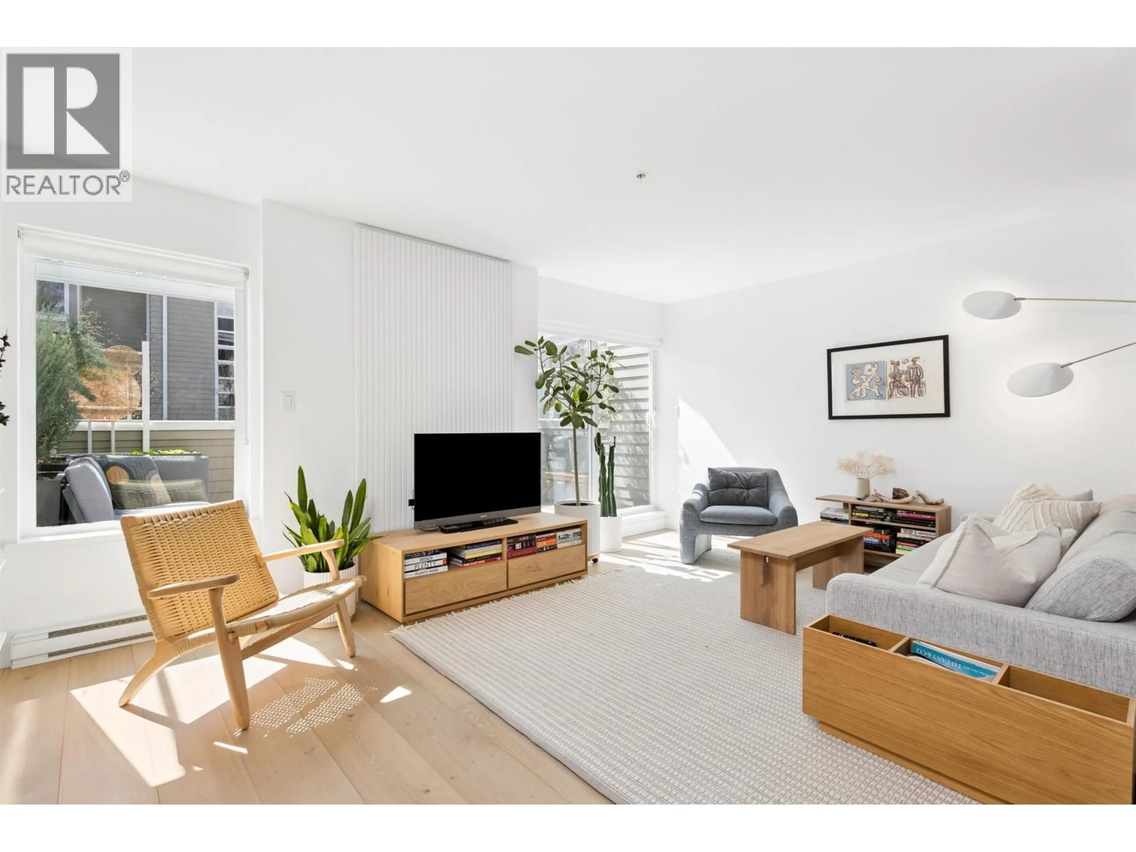 Living room with furniture, unknown for 2 - 265 8TH STREET, North Vancouver British Columbia V7L1Y9