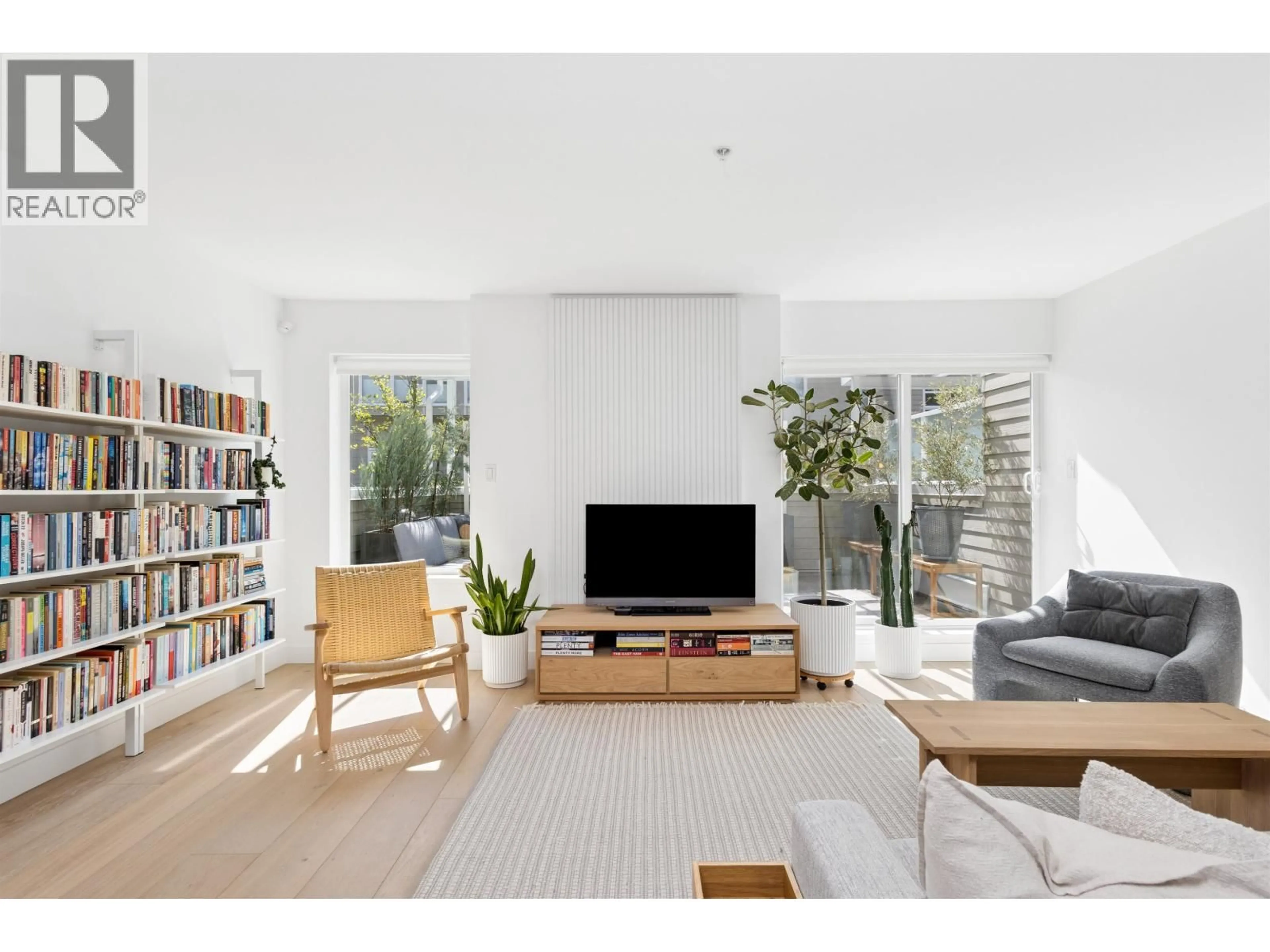 Living room with furniture, unknown for 2 - 265 8TH STREET, North Vancouver British Columbia V7L1Y9