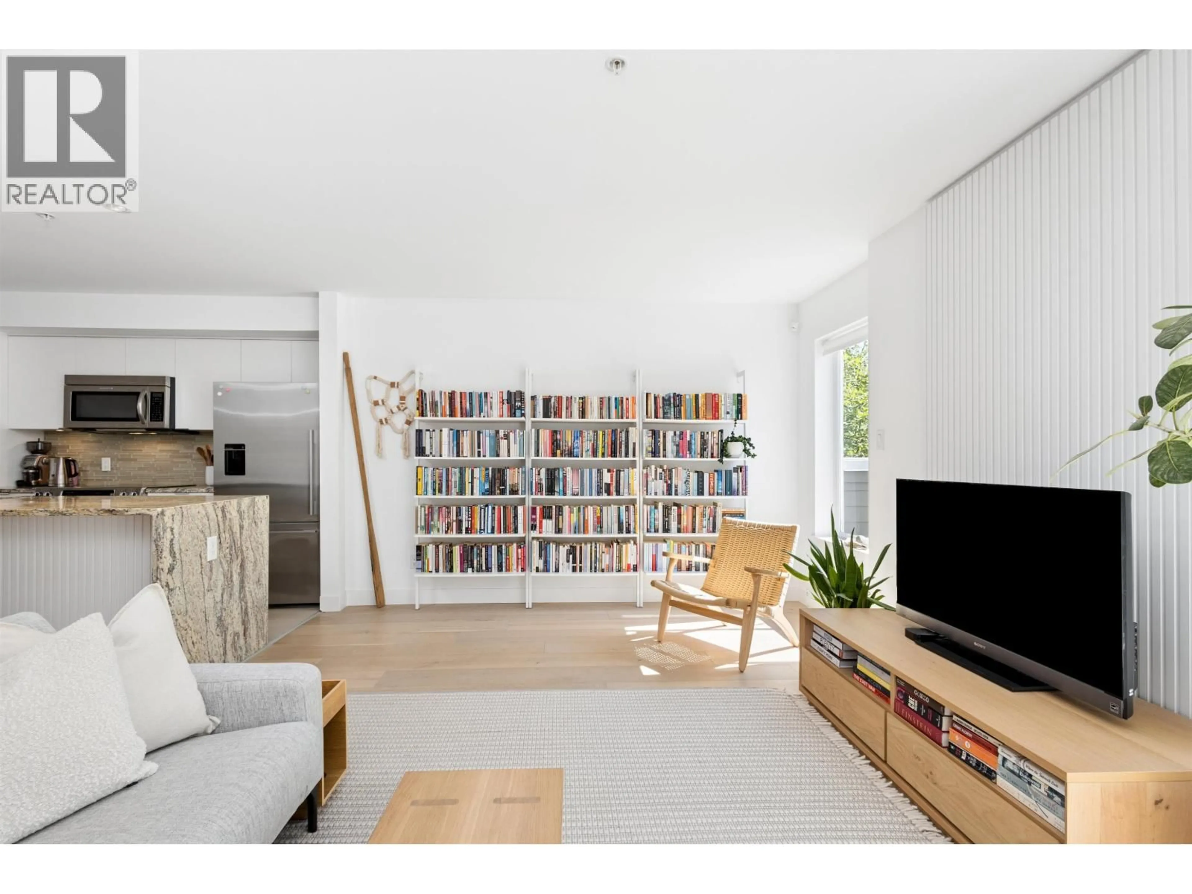 Living room with furniture, unknown for 2 - 265 8TH STREET, North Vancouver British Columbia V7L1Y9