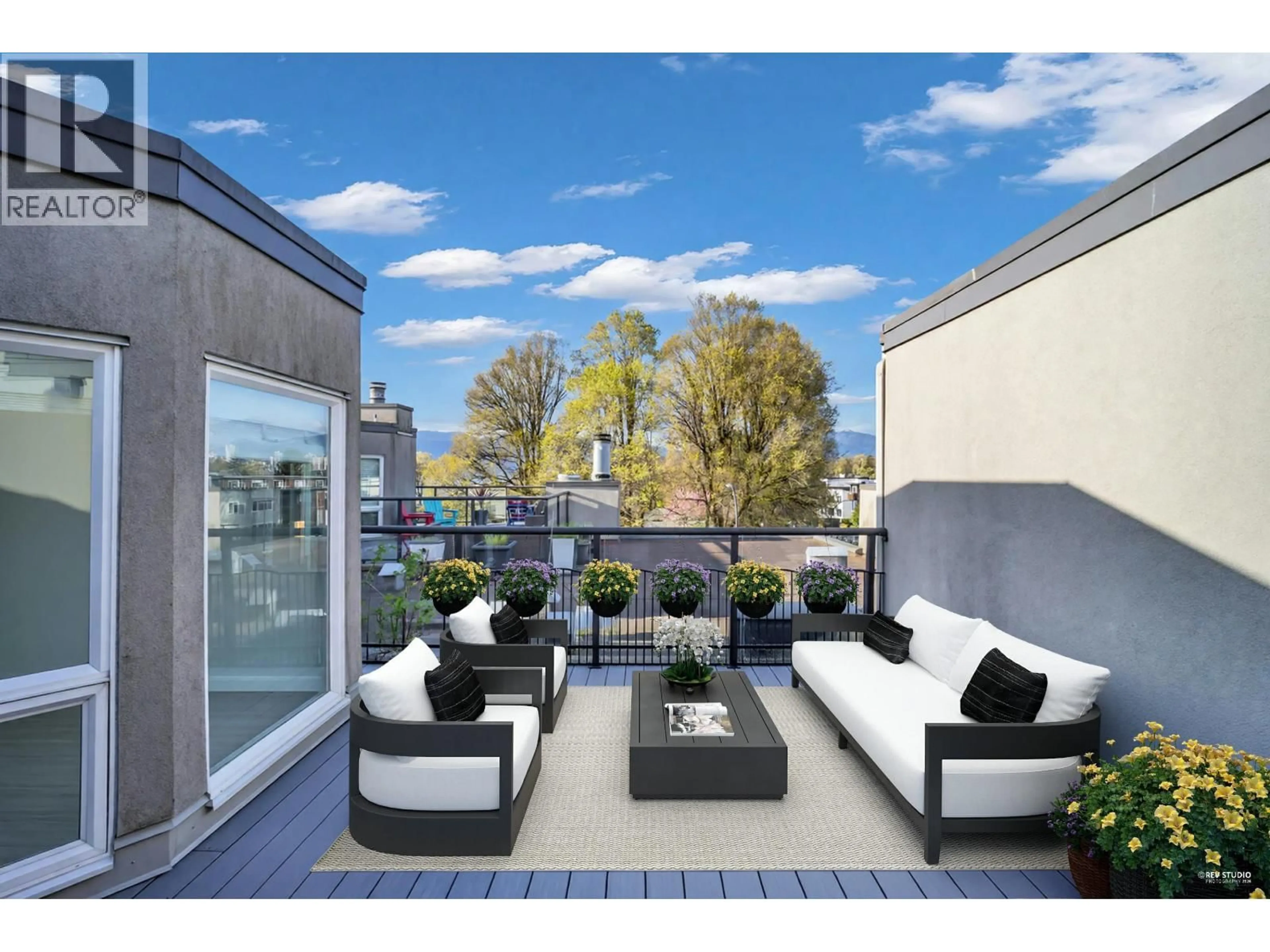 Patio, unknown for 305 - 2110 CORNWALL AVENUE, Vancouver British Columbia V6K1B4