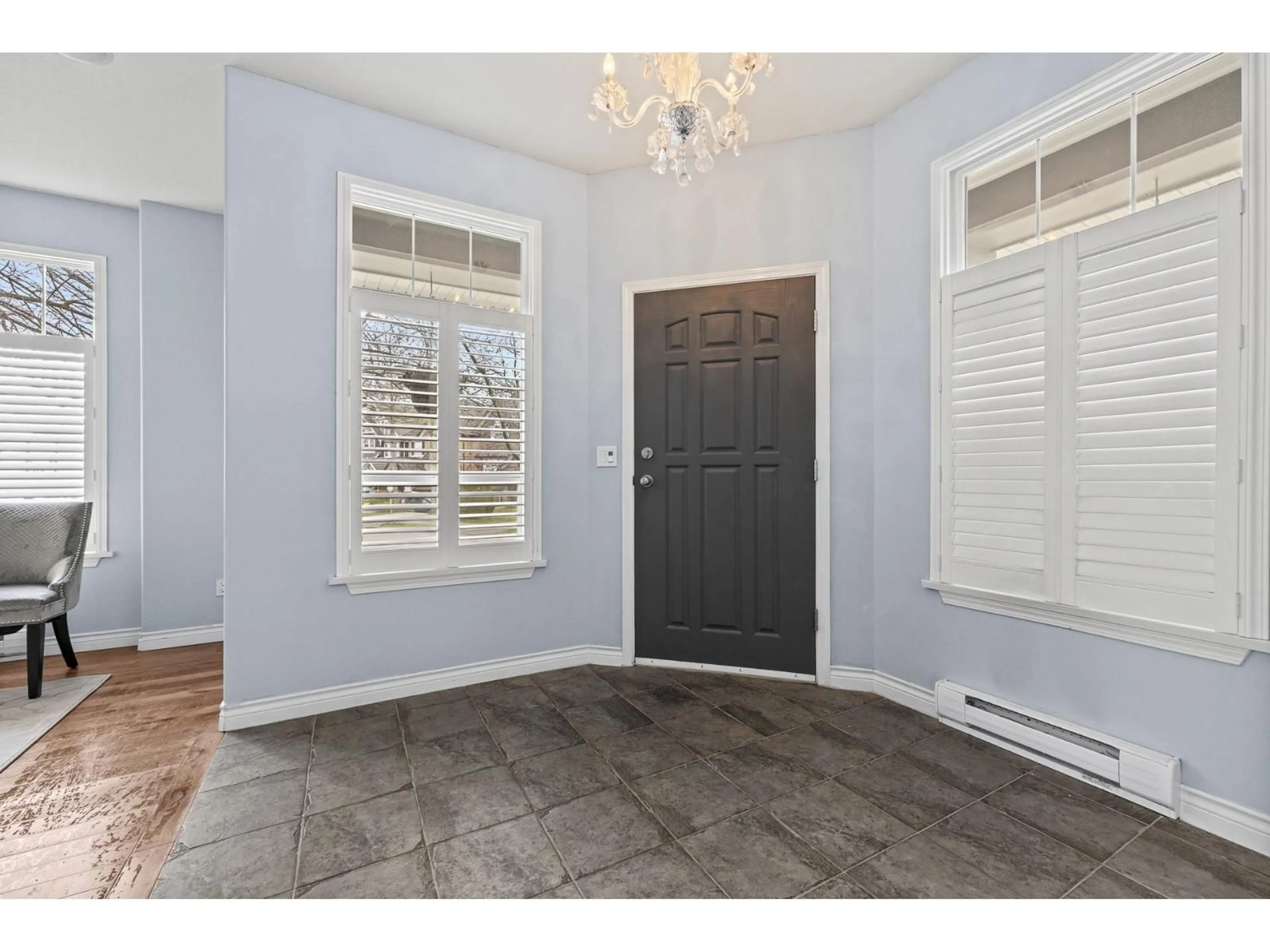 Indoor entryway for 3307 ROSEMARY HEIGHTS CRESCENT, Surrey British Columbia V3Z0K7