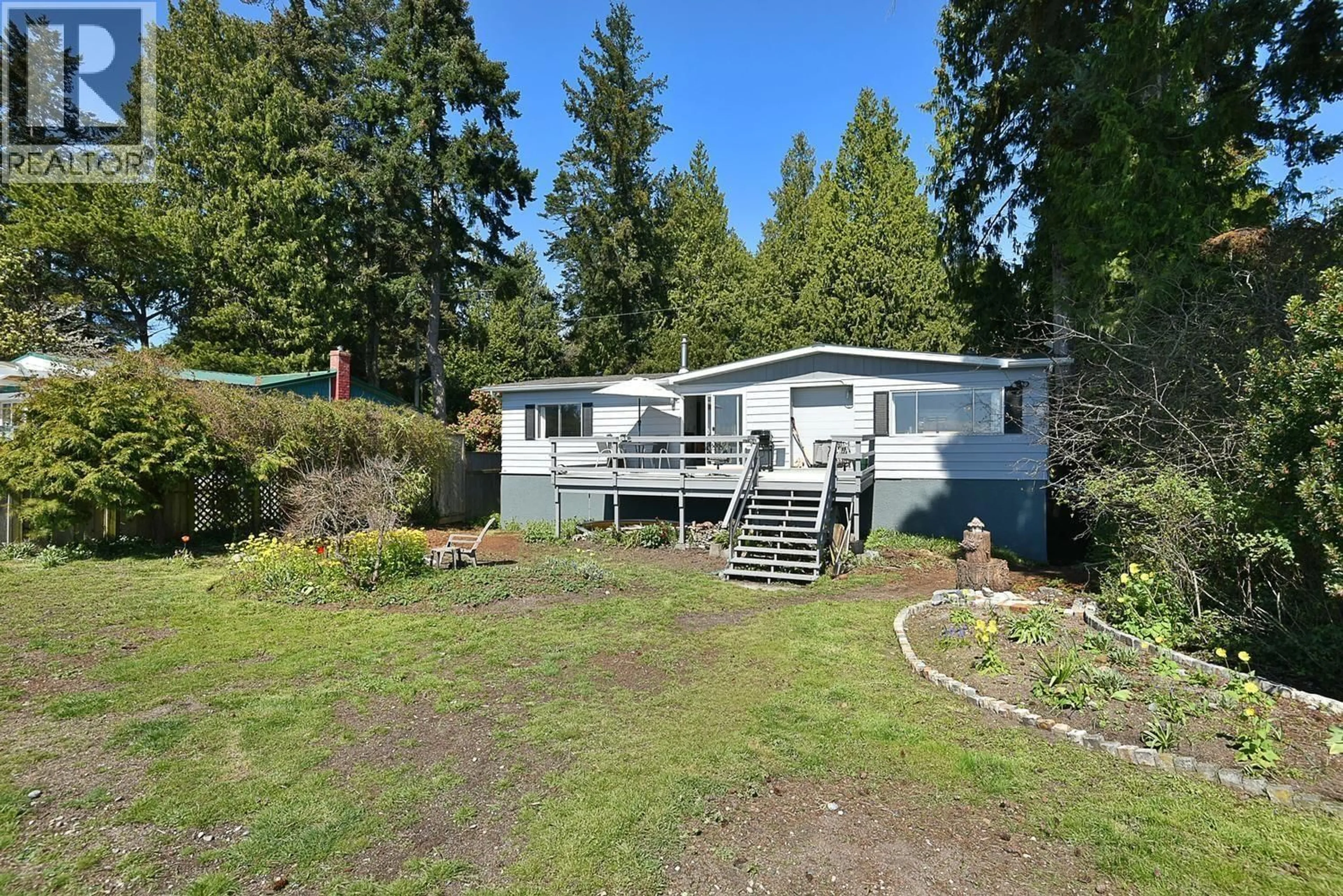 A pic from outside/outdoor area/front of a property/back of a property/a pic from drone, water/lake/river/ocean view for 4485 STALASHEN DRIVE, Sechelt British Columbia V7Z0B3
