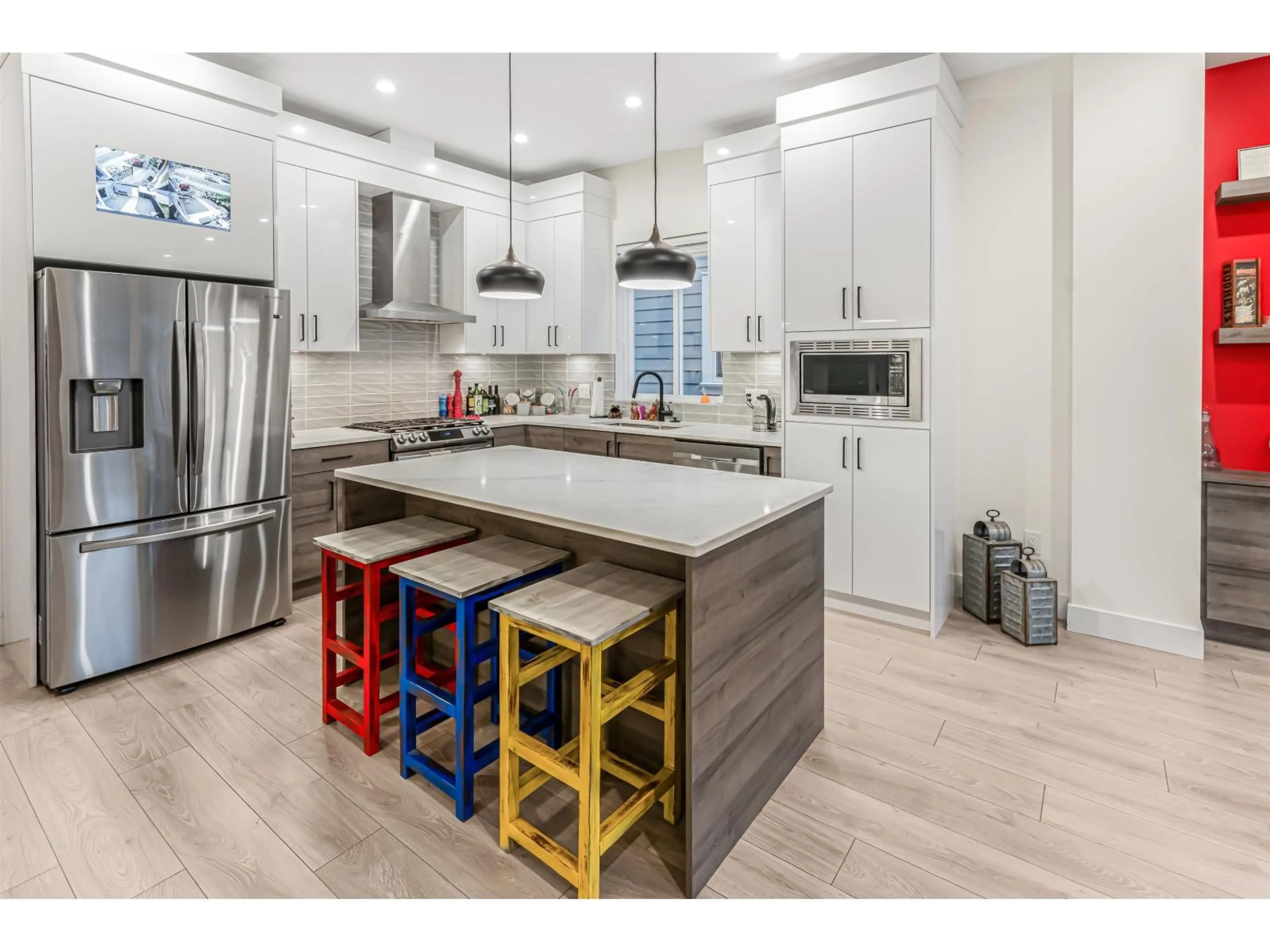 Contemporary kitchen, unknown for 17188 1 AVENUE, Surrey British Columbia V3Z9R2