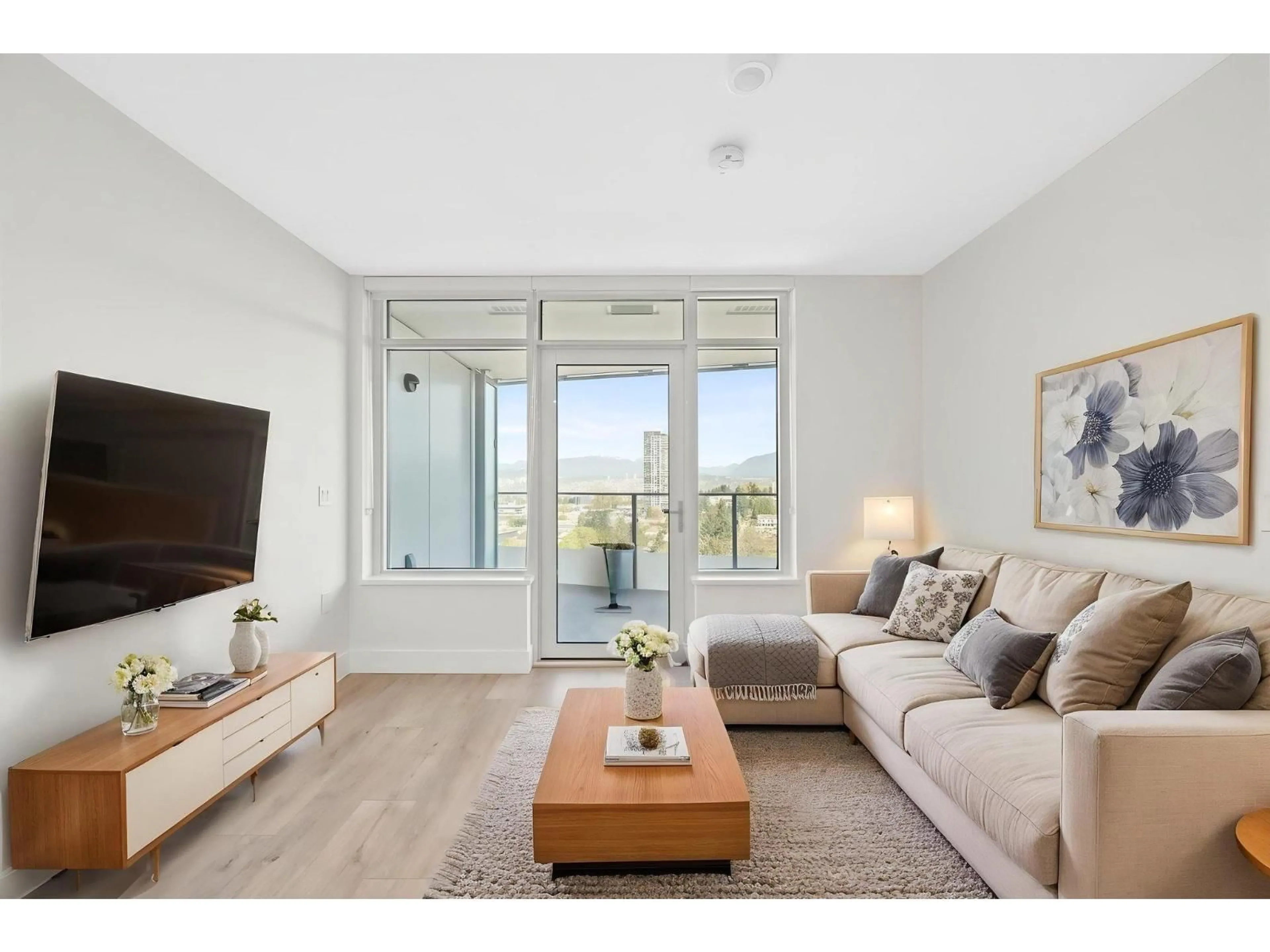 Living room with furniture, unknown for 1607 - 10428 WHALLEY BOULEVARD, Surrey British Columbia V3T0W2