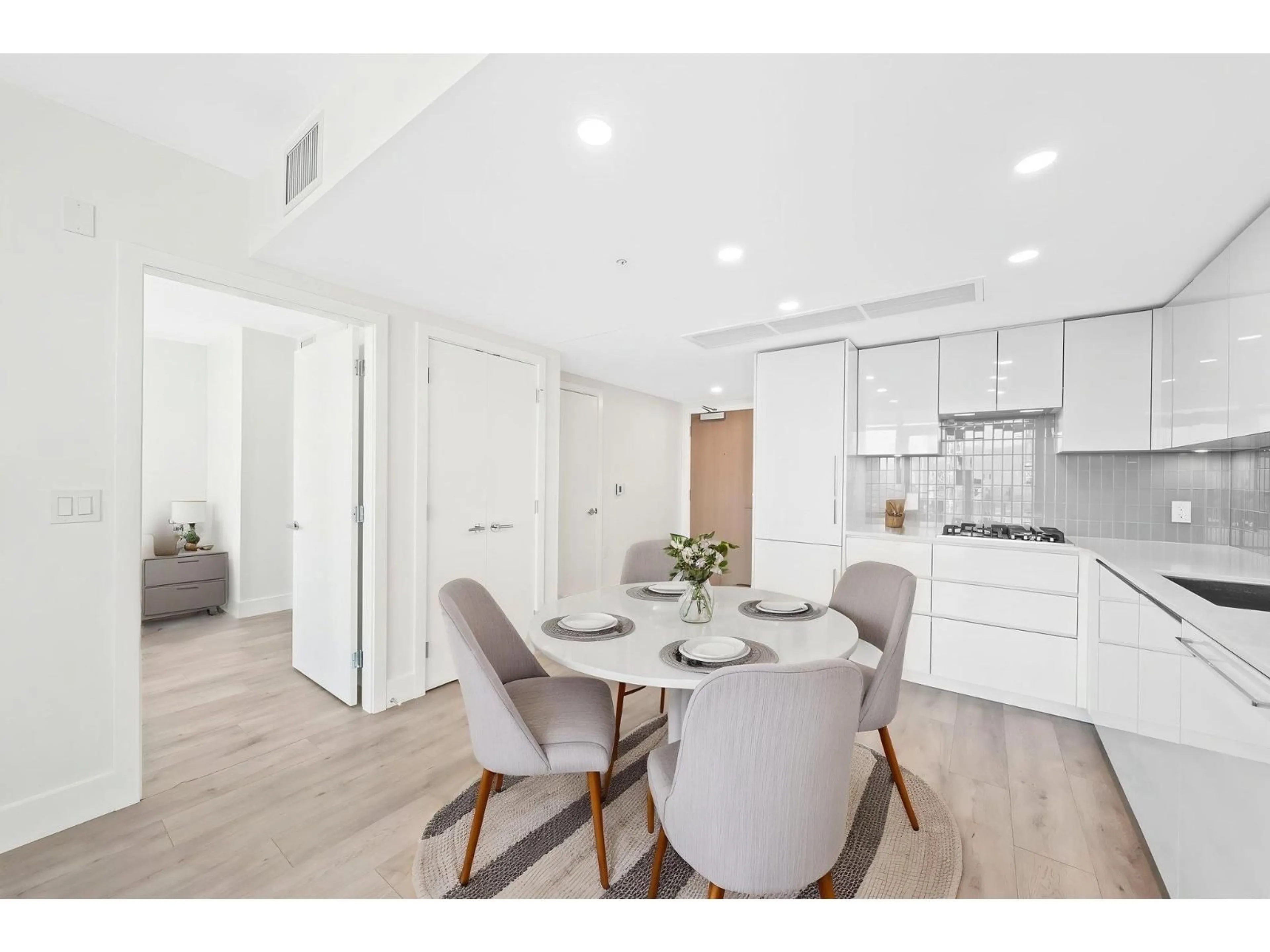 Unknown for 1607 - 10428 WHALLEY BOULEVARD, Surrey British Columbia V3T0W2