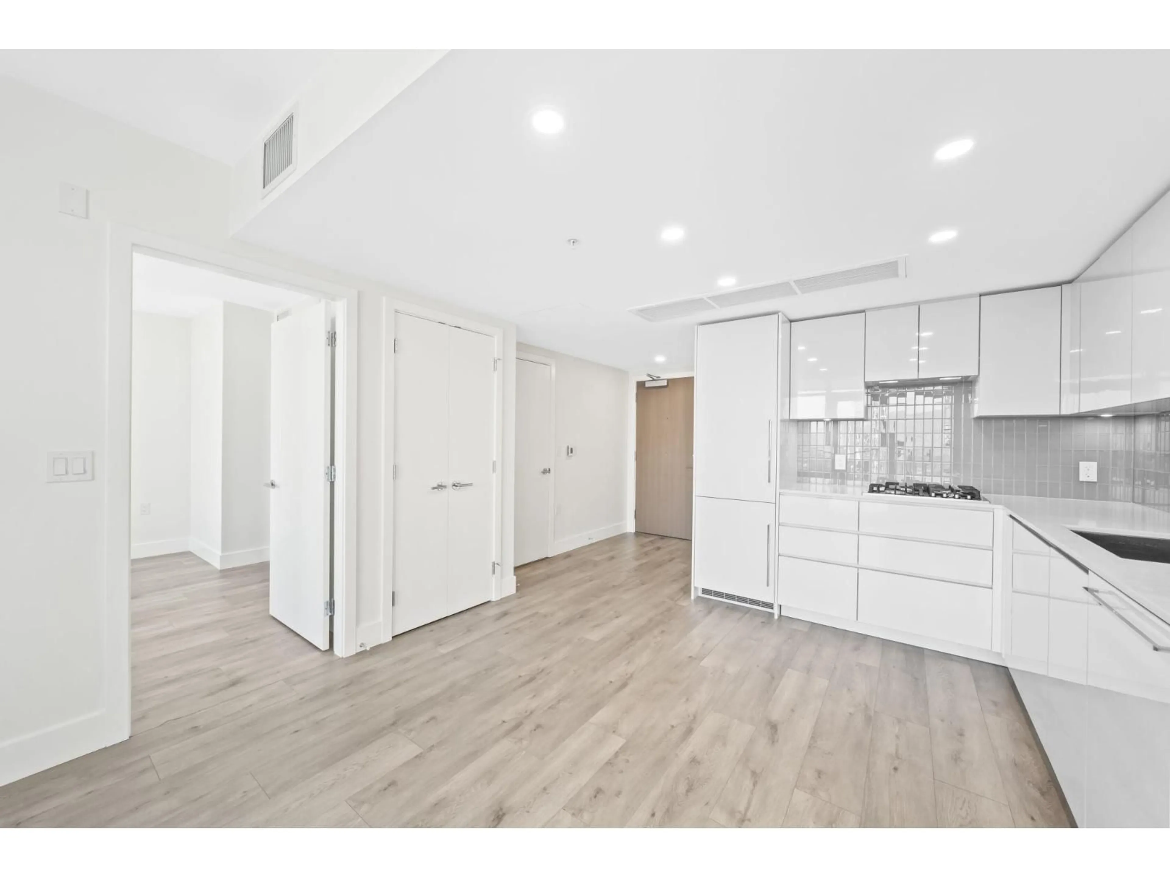 A pic of a room for 1607 - 10428 WHALLEY BOULEVARD, Surrey British Columbia V3T0W2