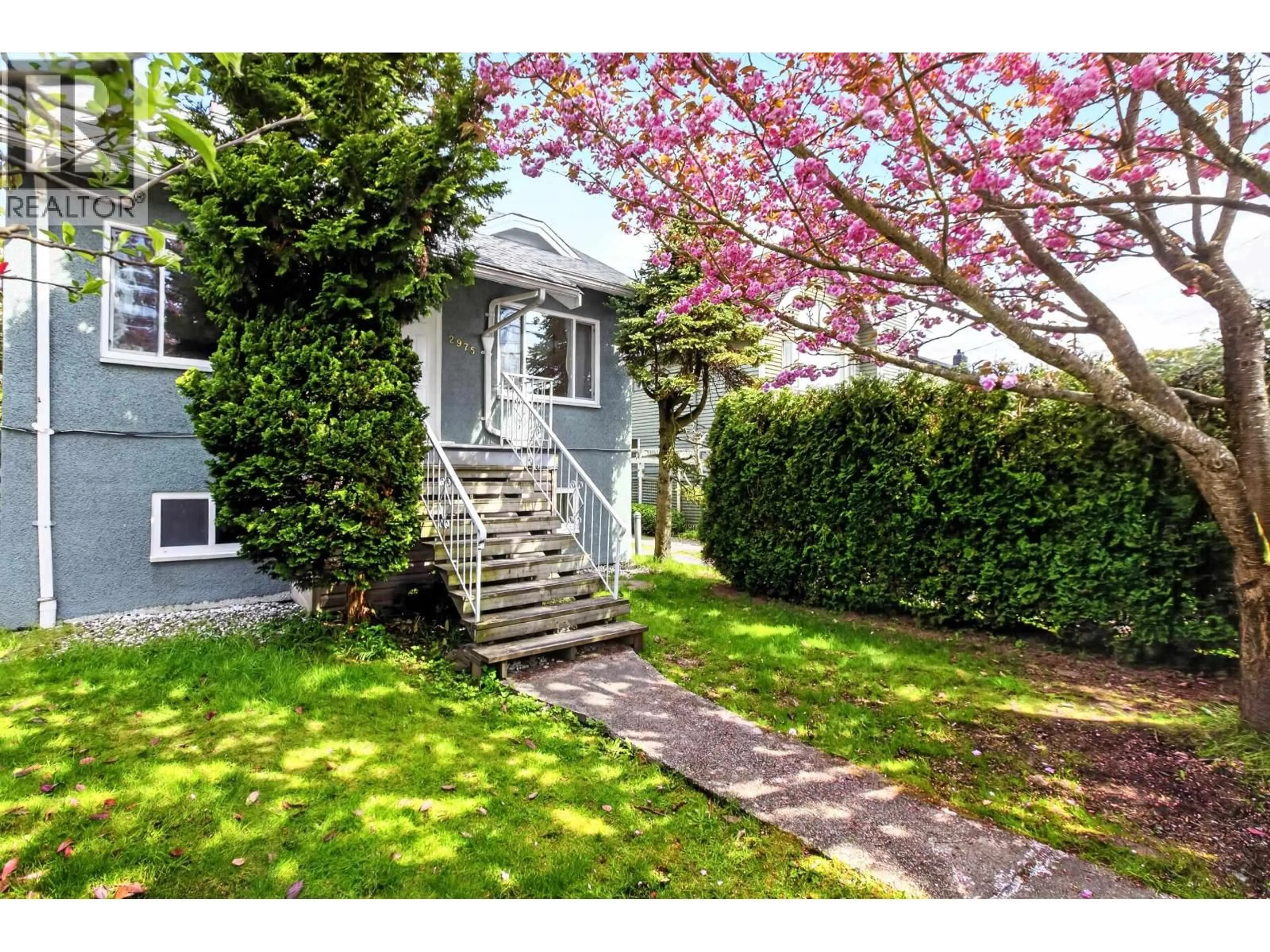 Home with vinyl exterior material, street for 2975 8TH AVENUE, Vancouver British Columbia V6K2C2
