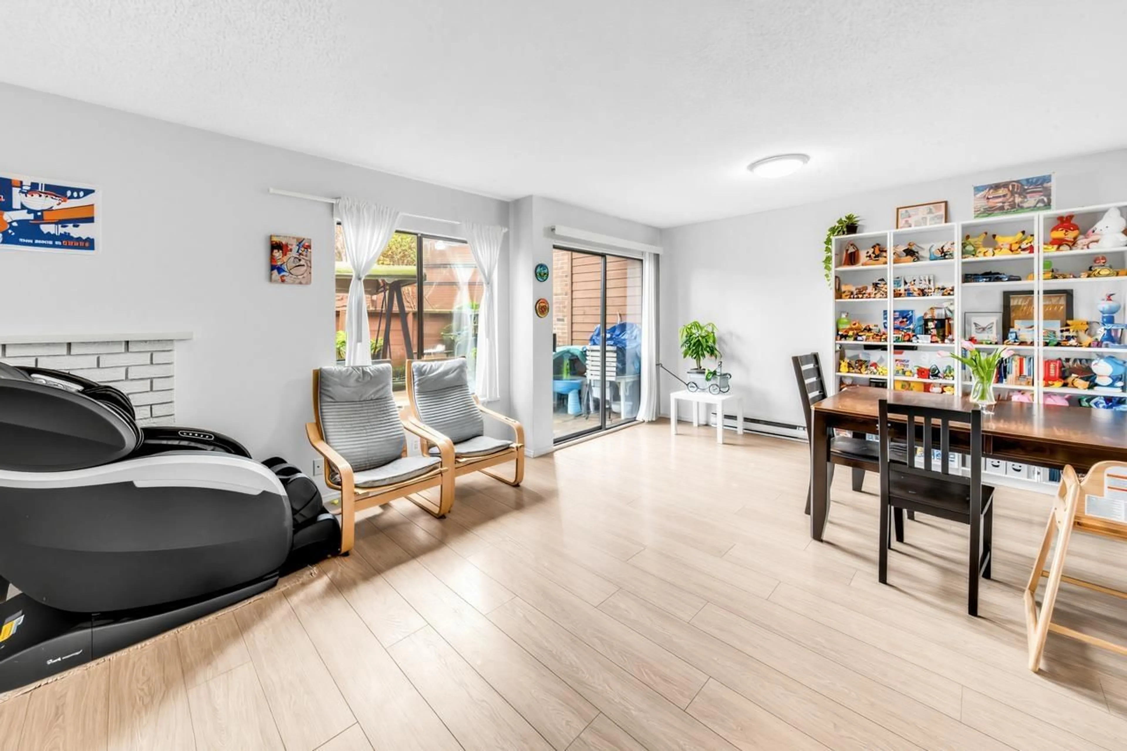 Living room with furniture, unknown for 406 - 10620 150 STREET, Surrey British Columbia V3R7S1