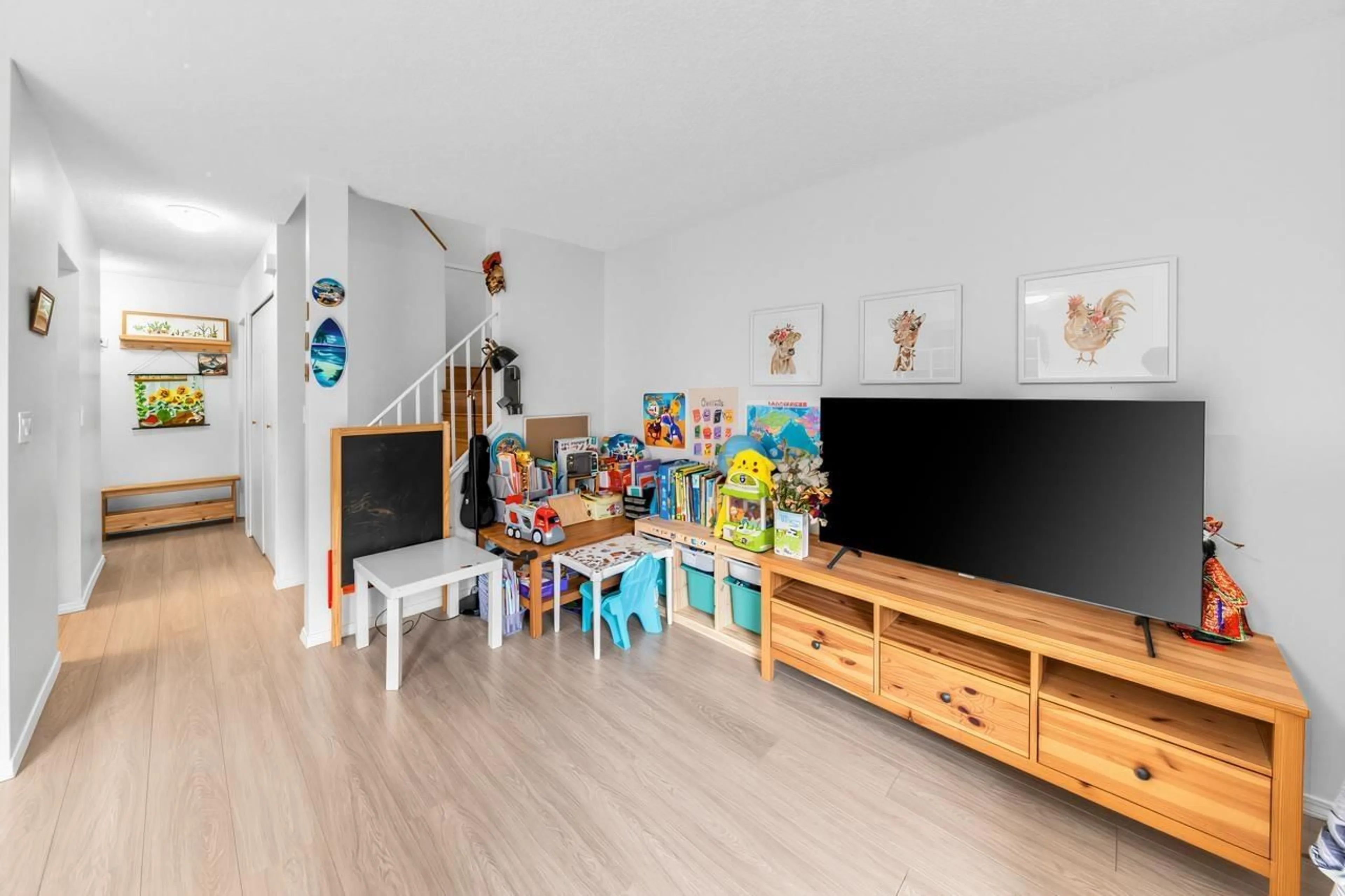 Living room with furniture, wood/laminate floor for 406 - 10620 150 STREET, Surrey British Columbia V3R7S1