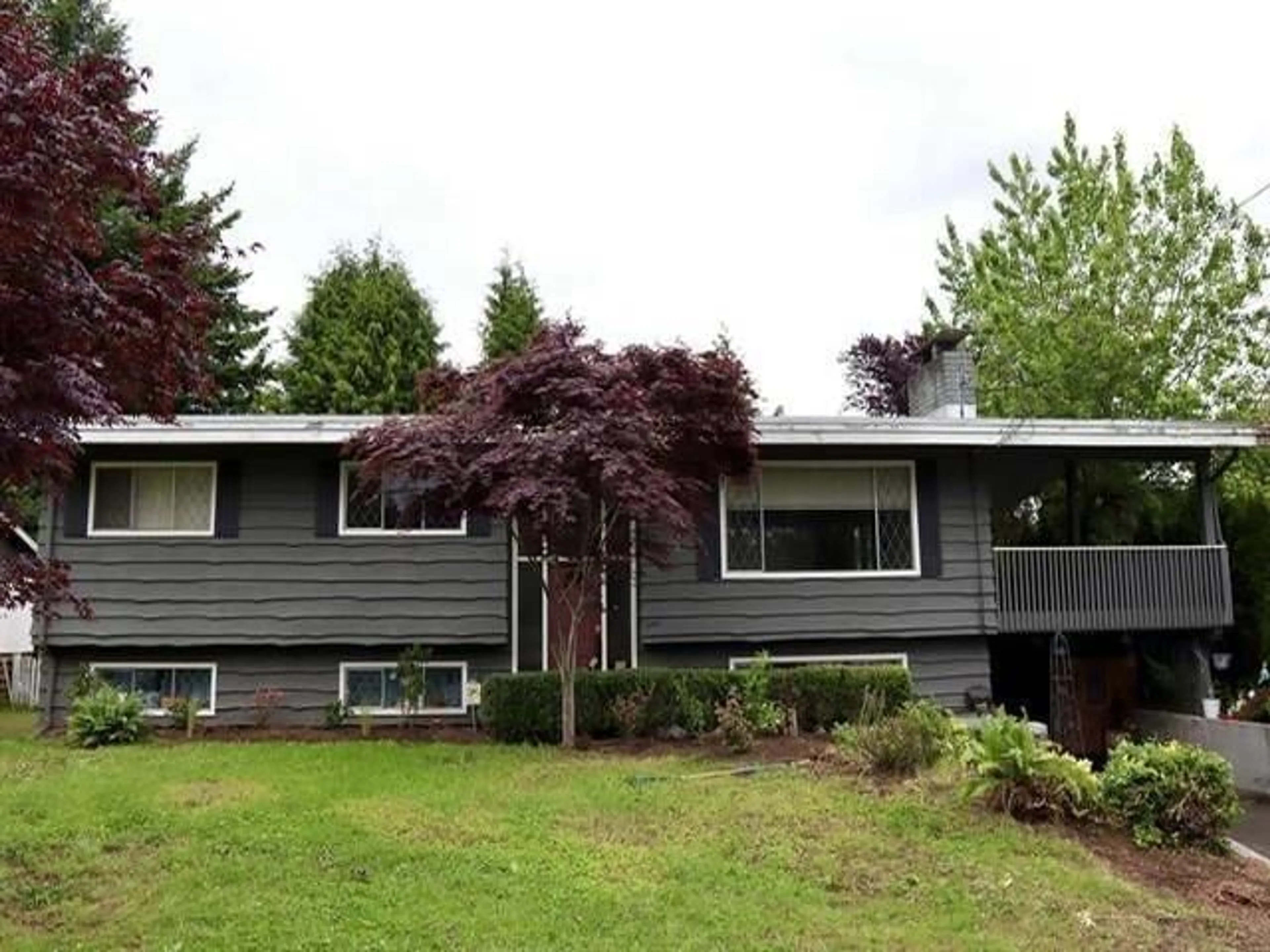 Home with vinyl exterior material, street for 2062 PRIMROSE STREET, Abbotsford British Columbia V2S2Z1
