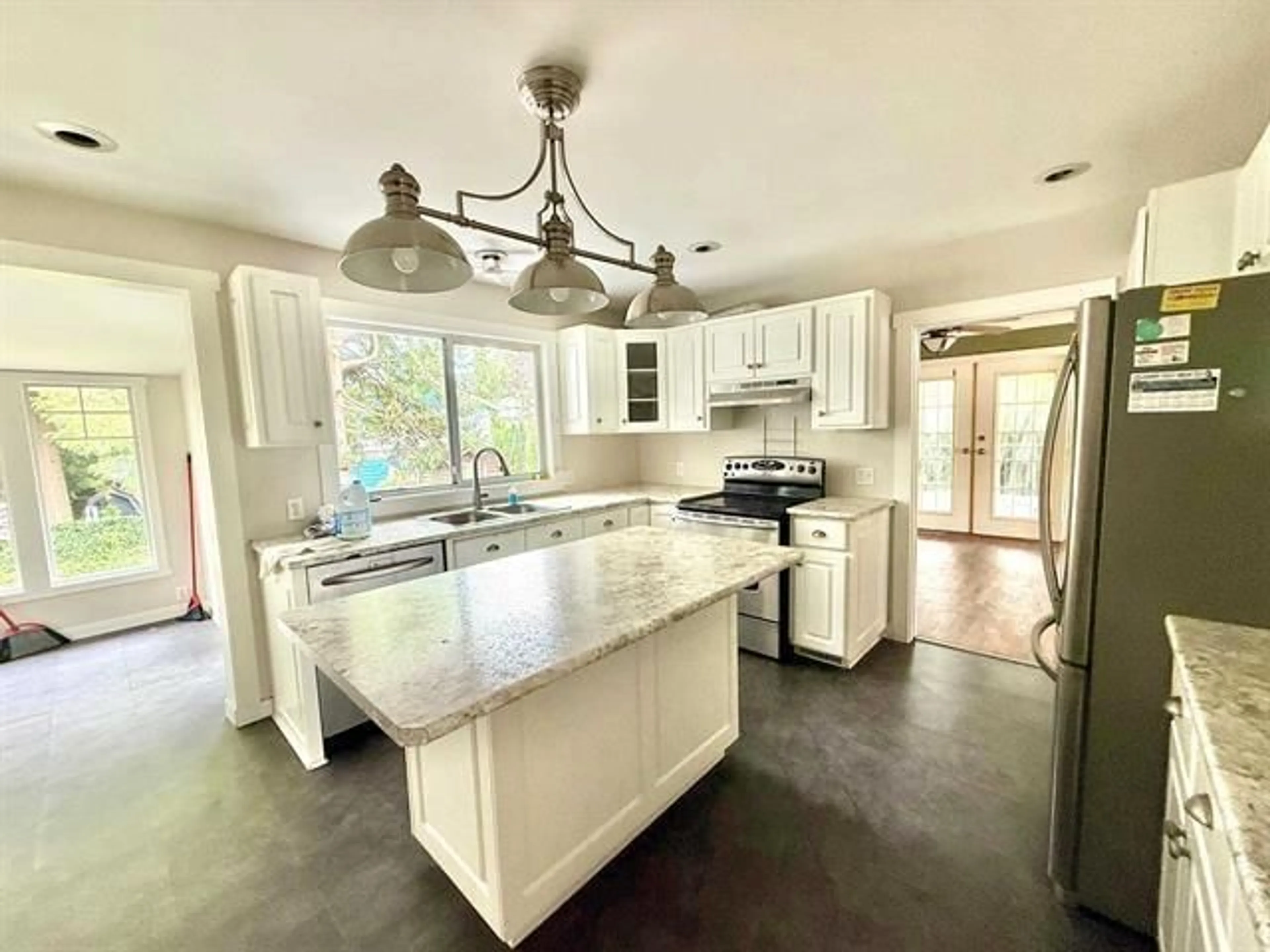 Open concept kitchen, ceramic/tile floor for 2062 PRIMROSE STREET, Abbotsford British Columbia V2S2Z1