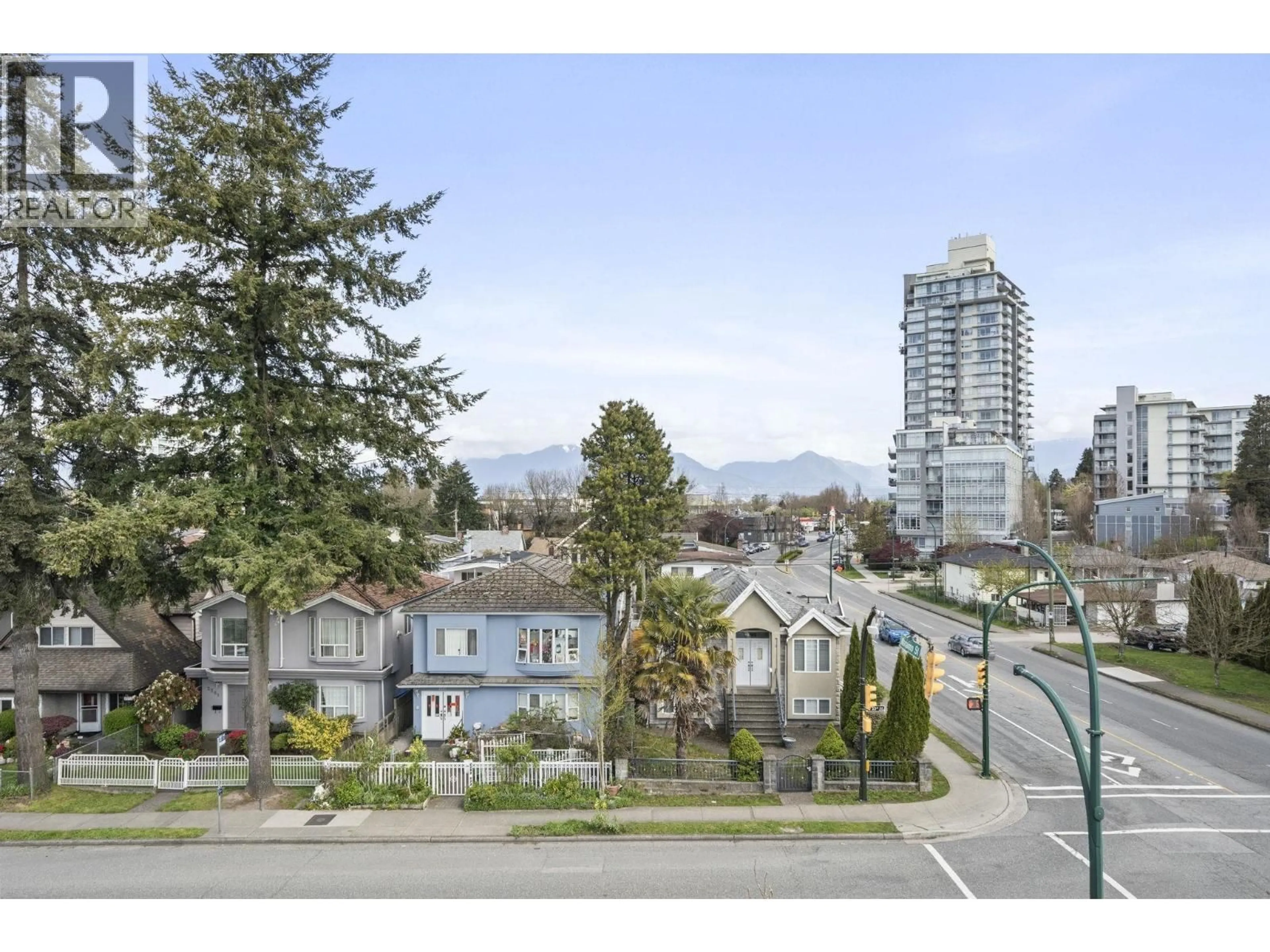 A pic from outside/outdoor area/front of a property/back of a property/a pic from drone, mountain view for 2296 33RD AVENUE, Vancouver British Columbia V5N3G1