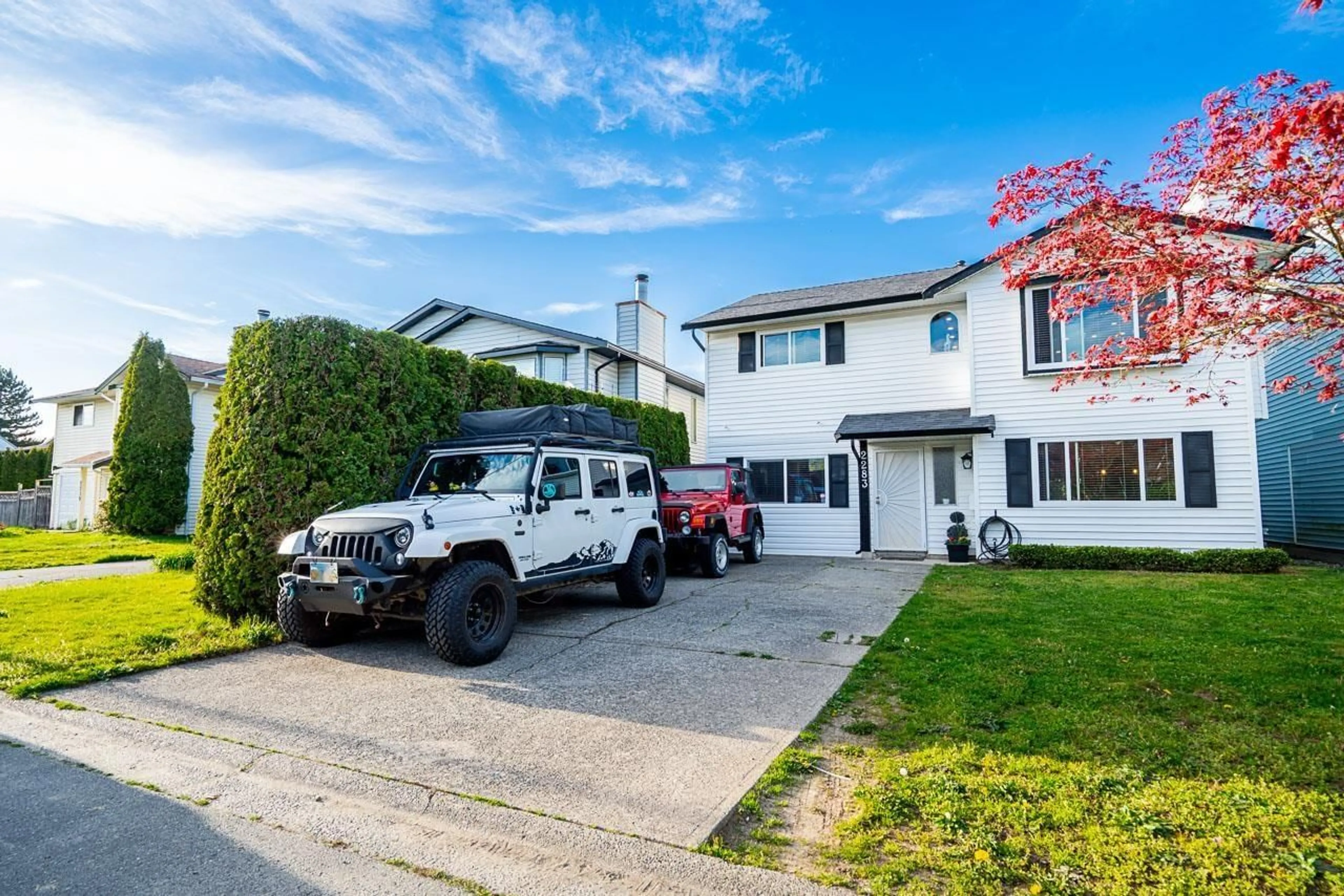 A pic from outside/outdoor area/front of a property/back of a property/a pic from drone, street for 2283 WILLOUGHBY COURT, Langley British Columbia V2Y1C4