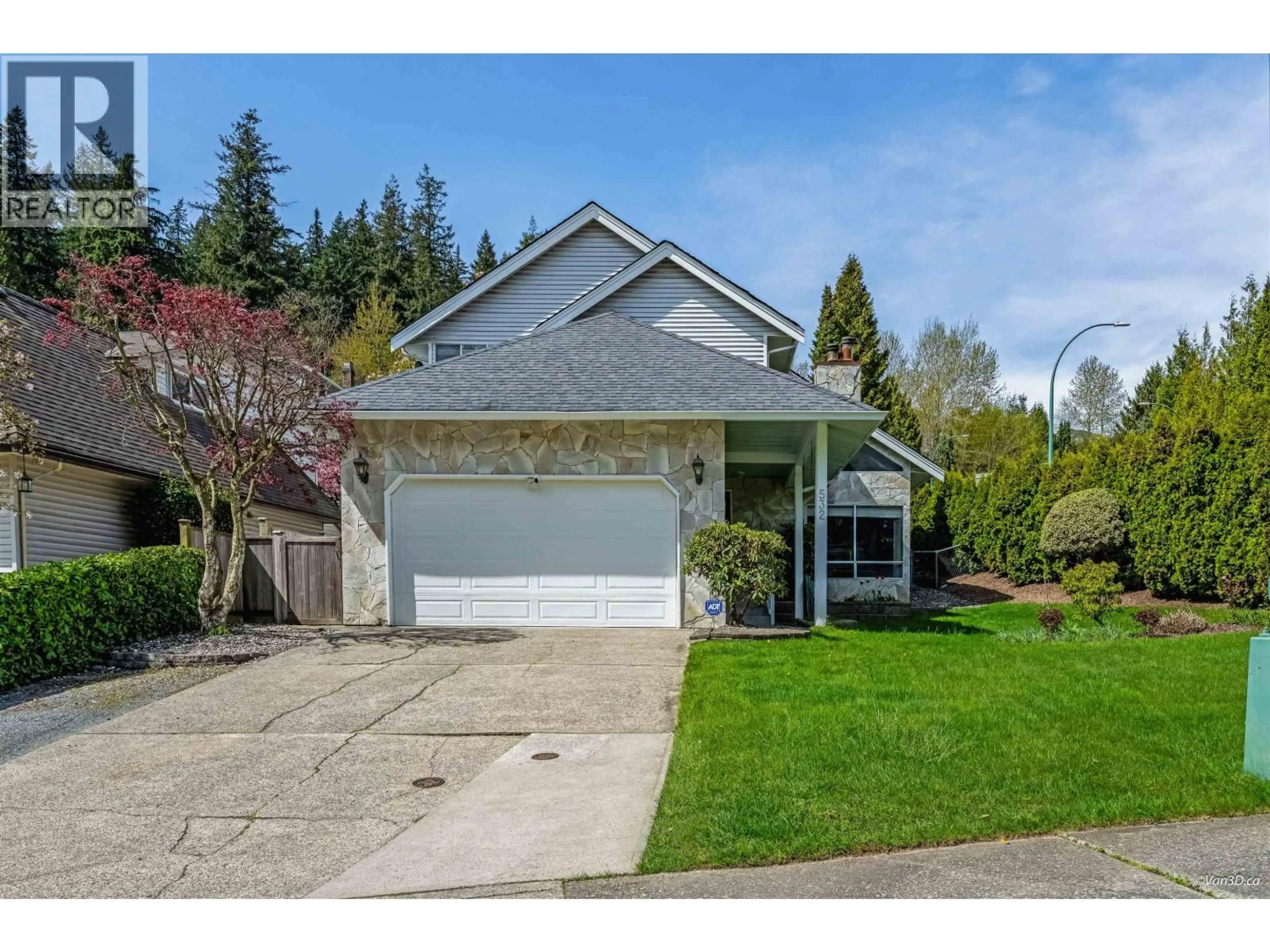 Home with vinyl exterior material, street for 532 RIVERVIEW CRESCENT, Coquitlam British Columbia V3C5A7