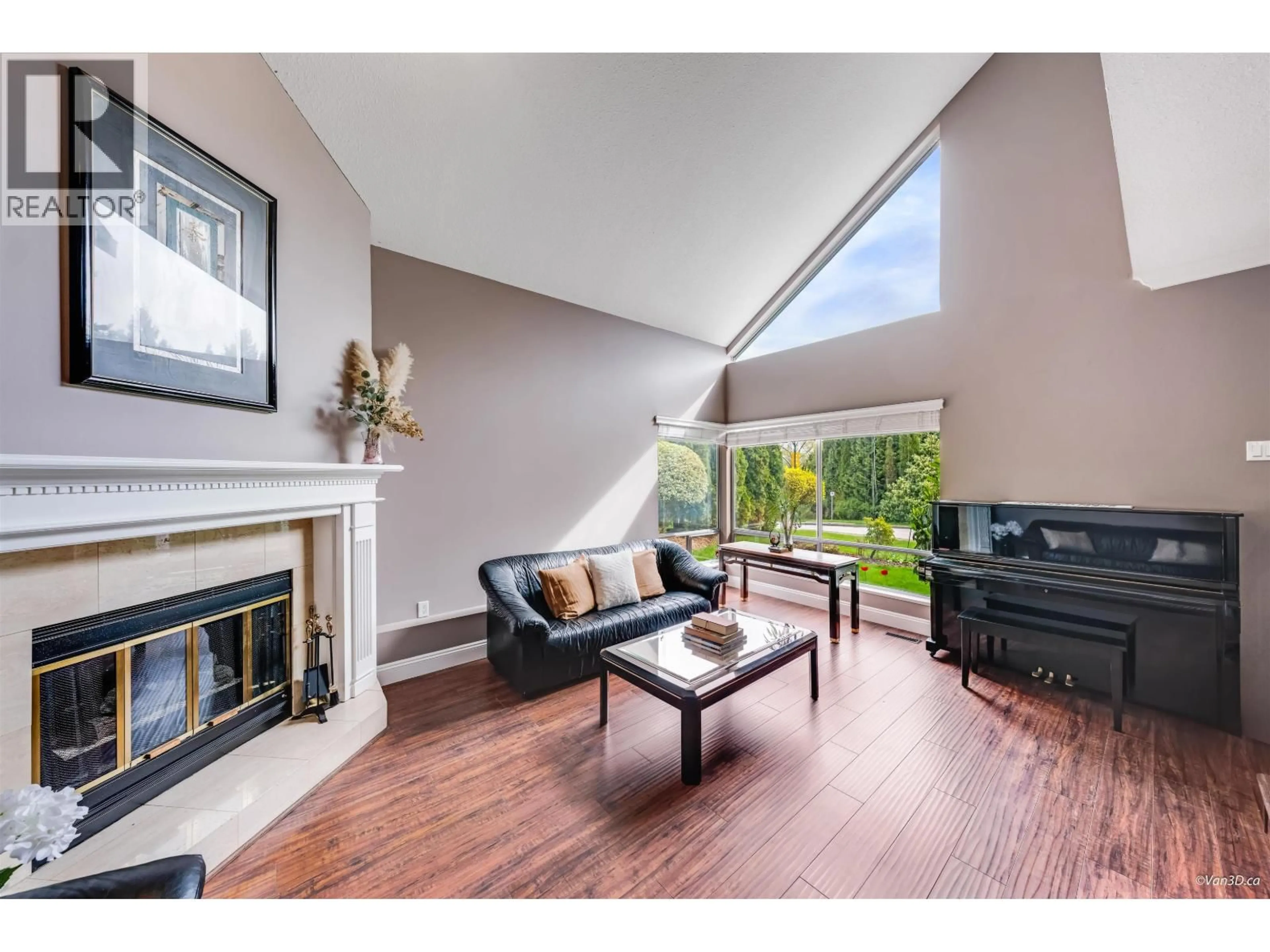 Living room with furniture, wood/laminate floor for 532 RIVERVIEW CRESCENT, Coquitlam British Columbia V3C5A7