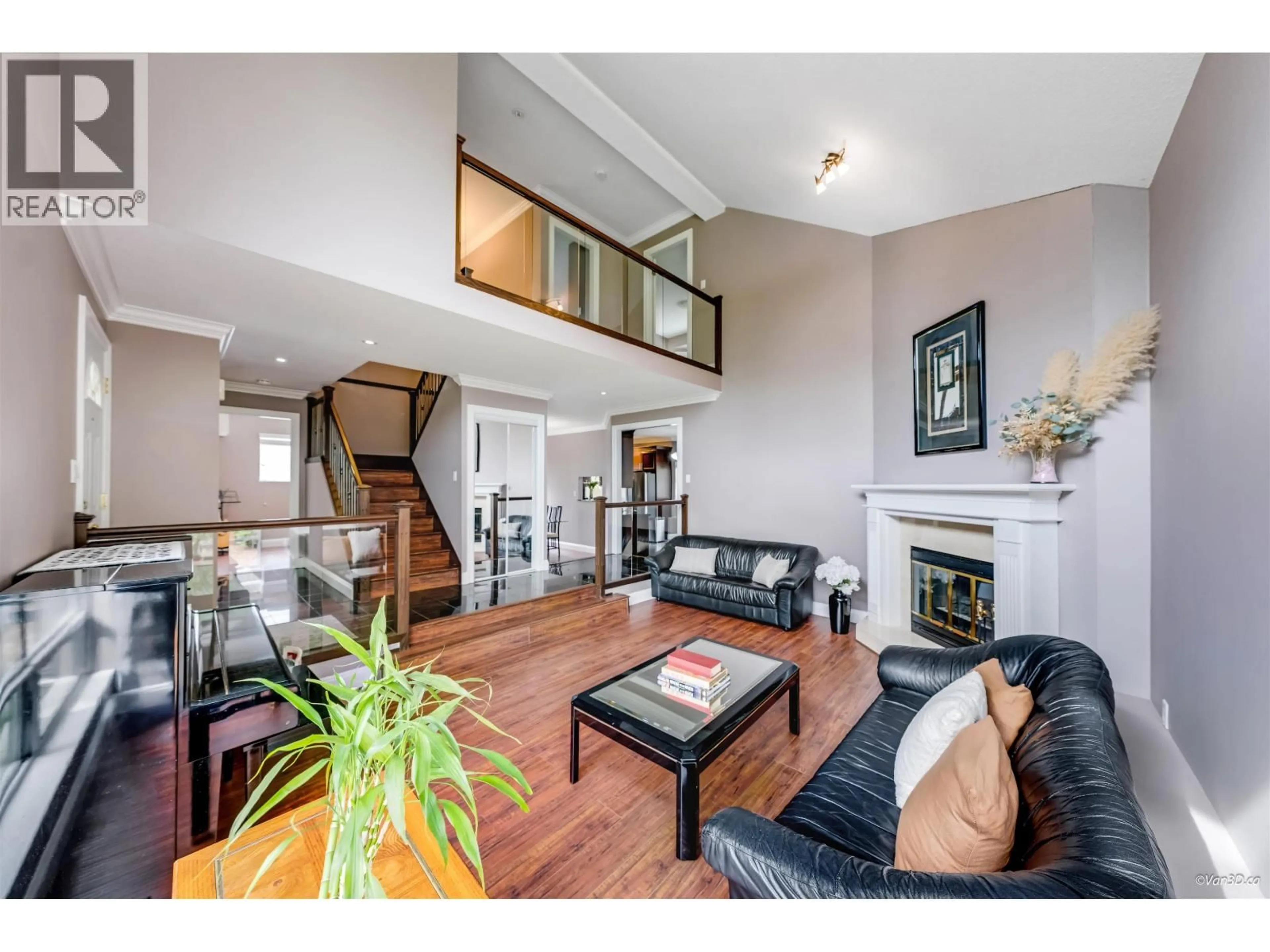 Living room with furniture, wood/laminate floor for 532 RIVERVIEW CRESCENT, Coquitlam British Columbia V3C5A7