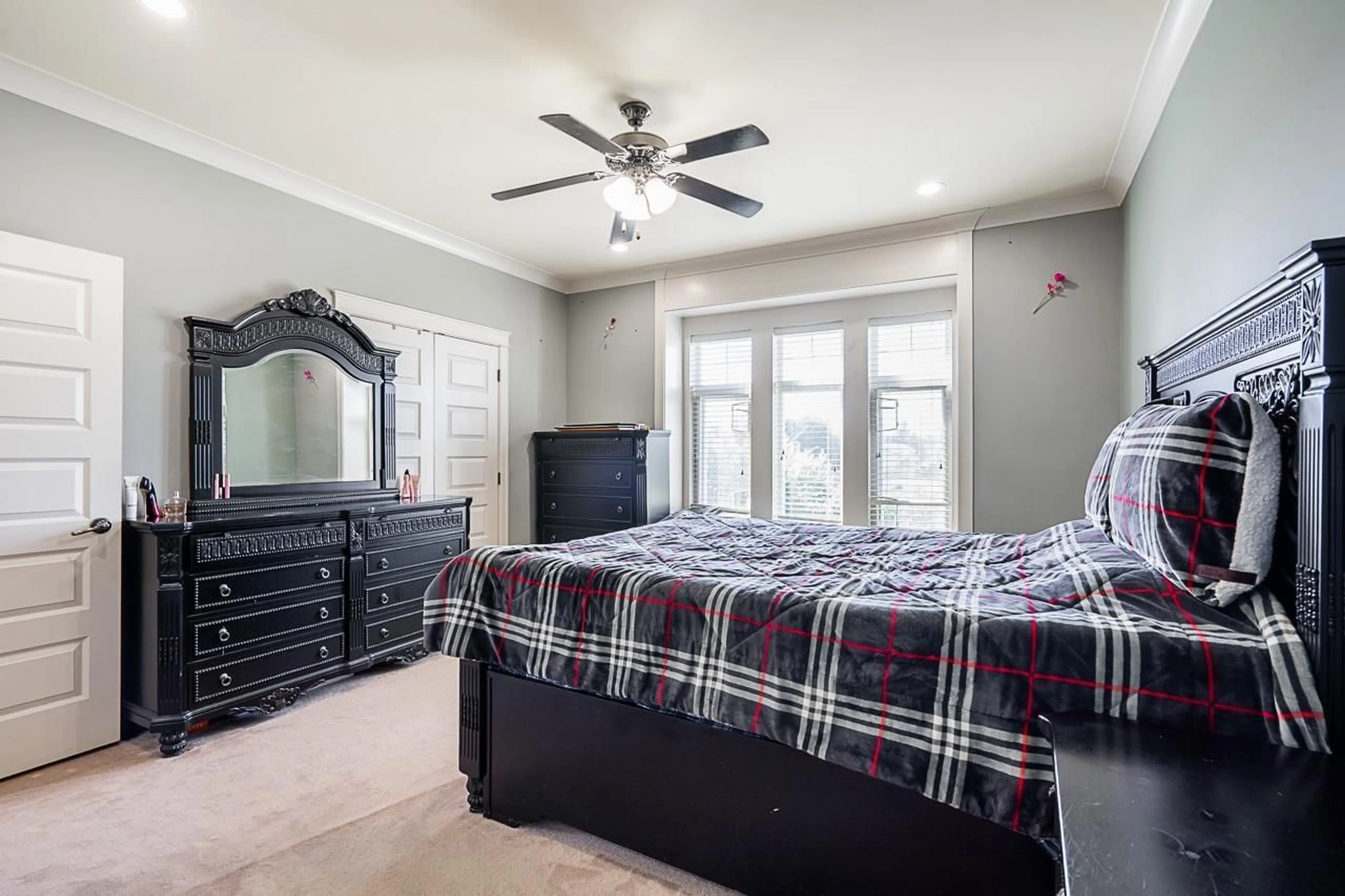 Unknown for 6633 125A STREET, Surrey British Columbia V3W1V6