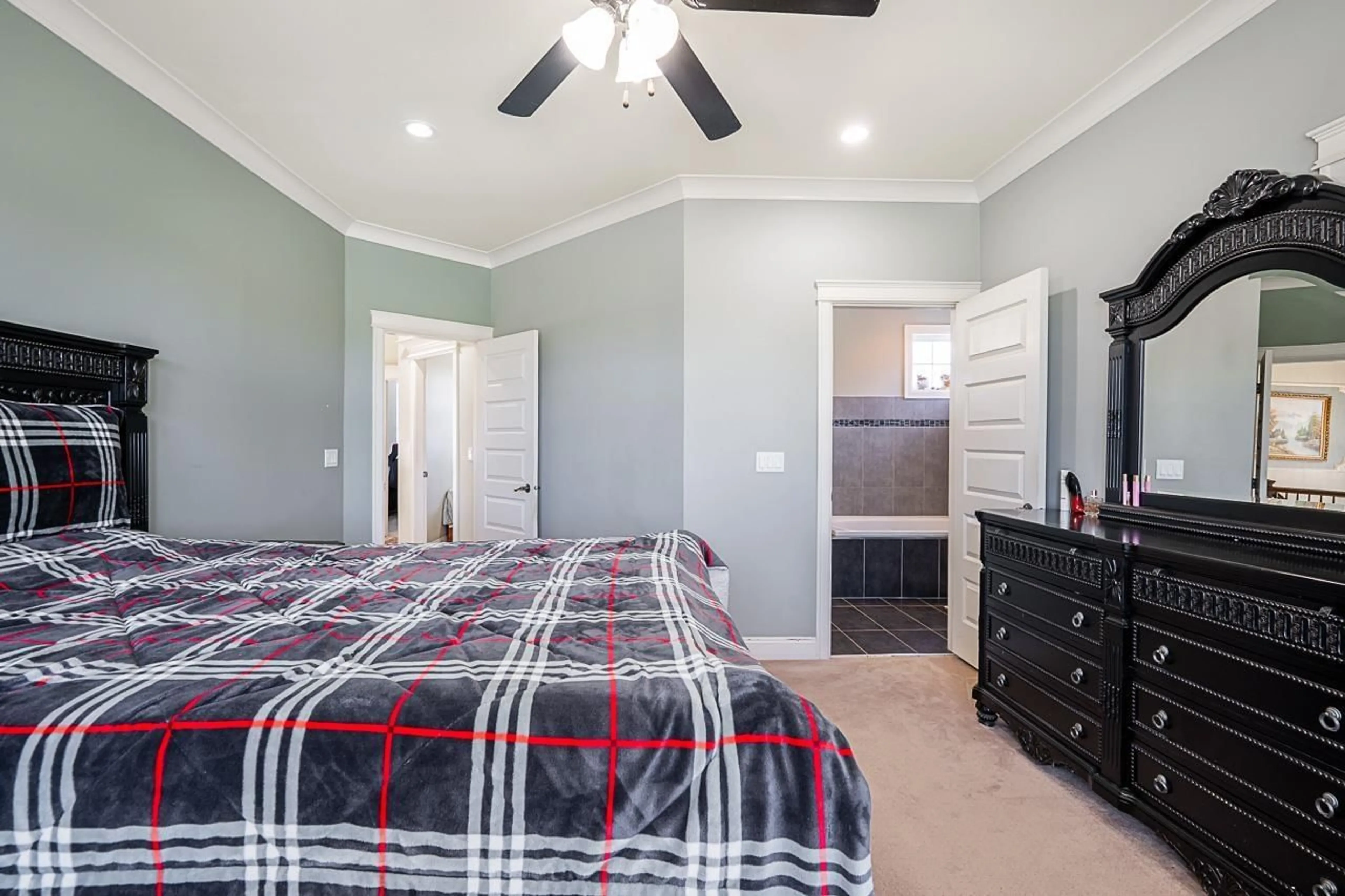Unknown for 6633 125A STREET, Surrey British Columbia V3W1V6