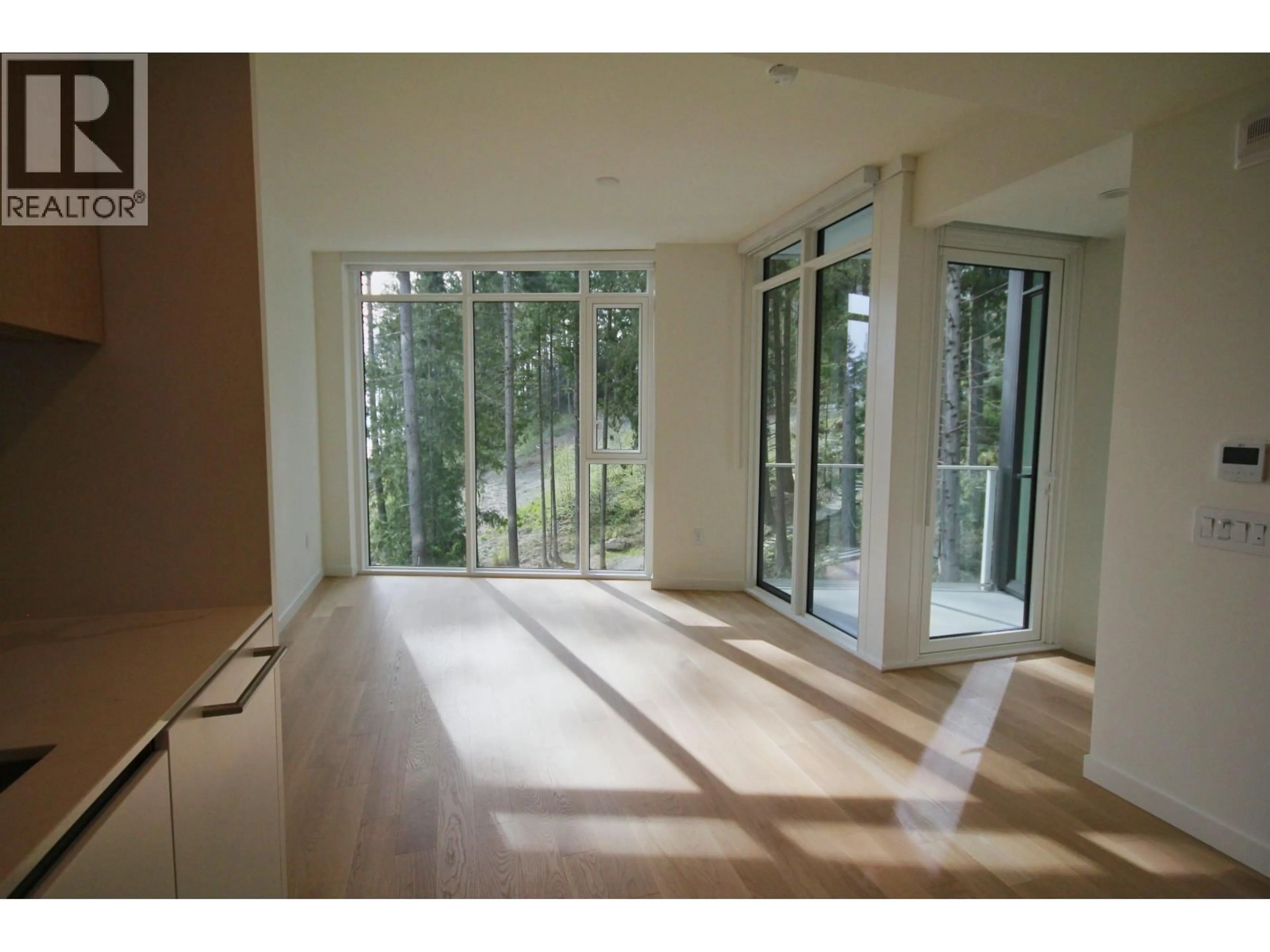 Indoor foyer for 604 - 3963 UPLANDS WAY, West Vancouver British Columbia V7S0B6