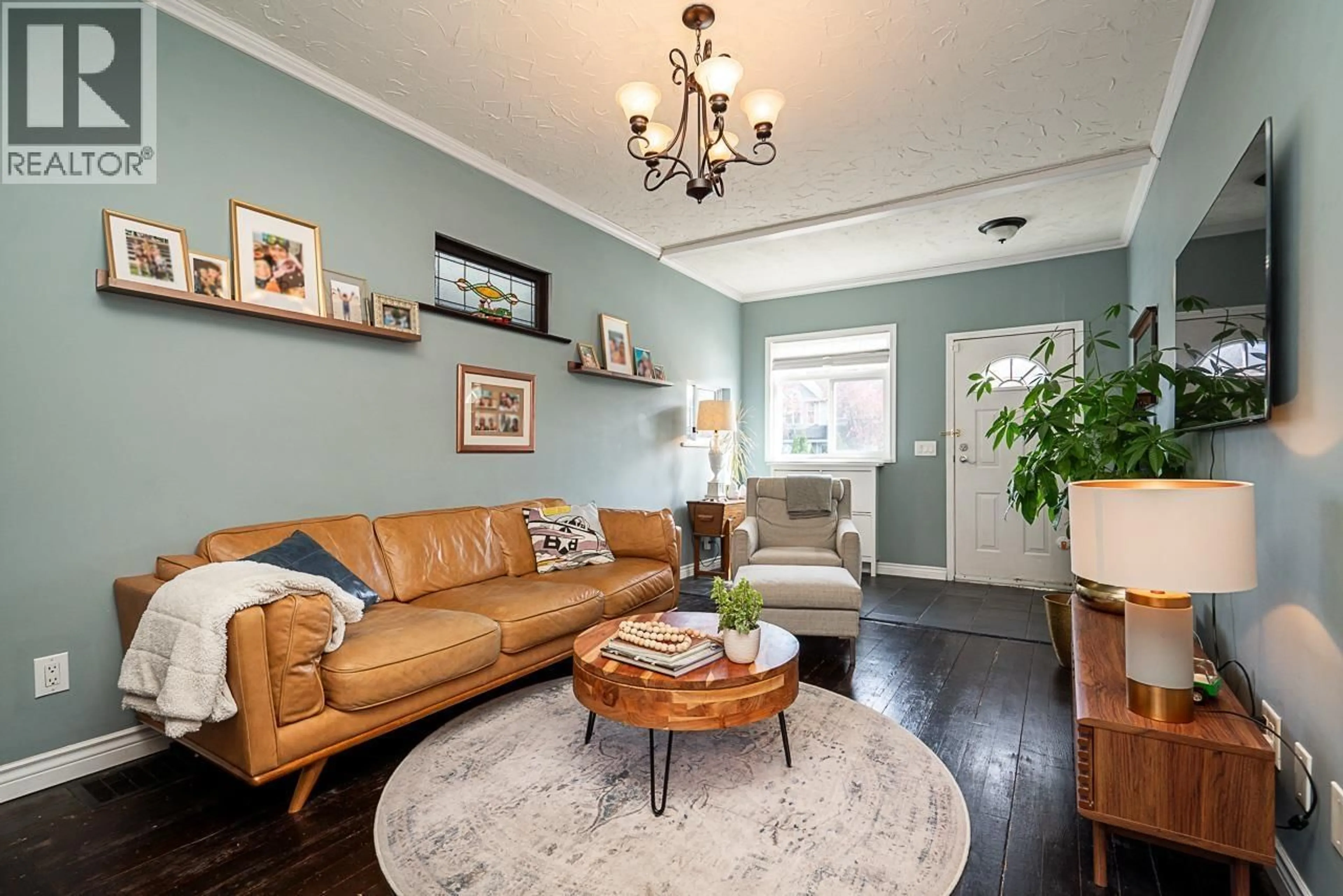 Living room with furniture, wood/laminate floor for 1623 12TH AVENUE, Vancouver British Columbia V5N2A2