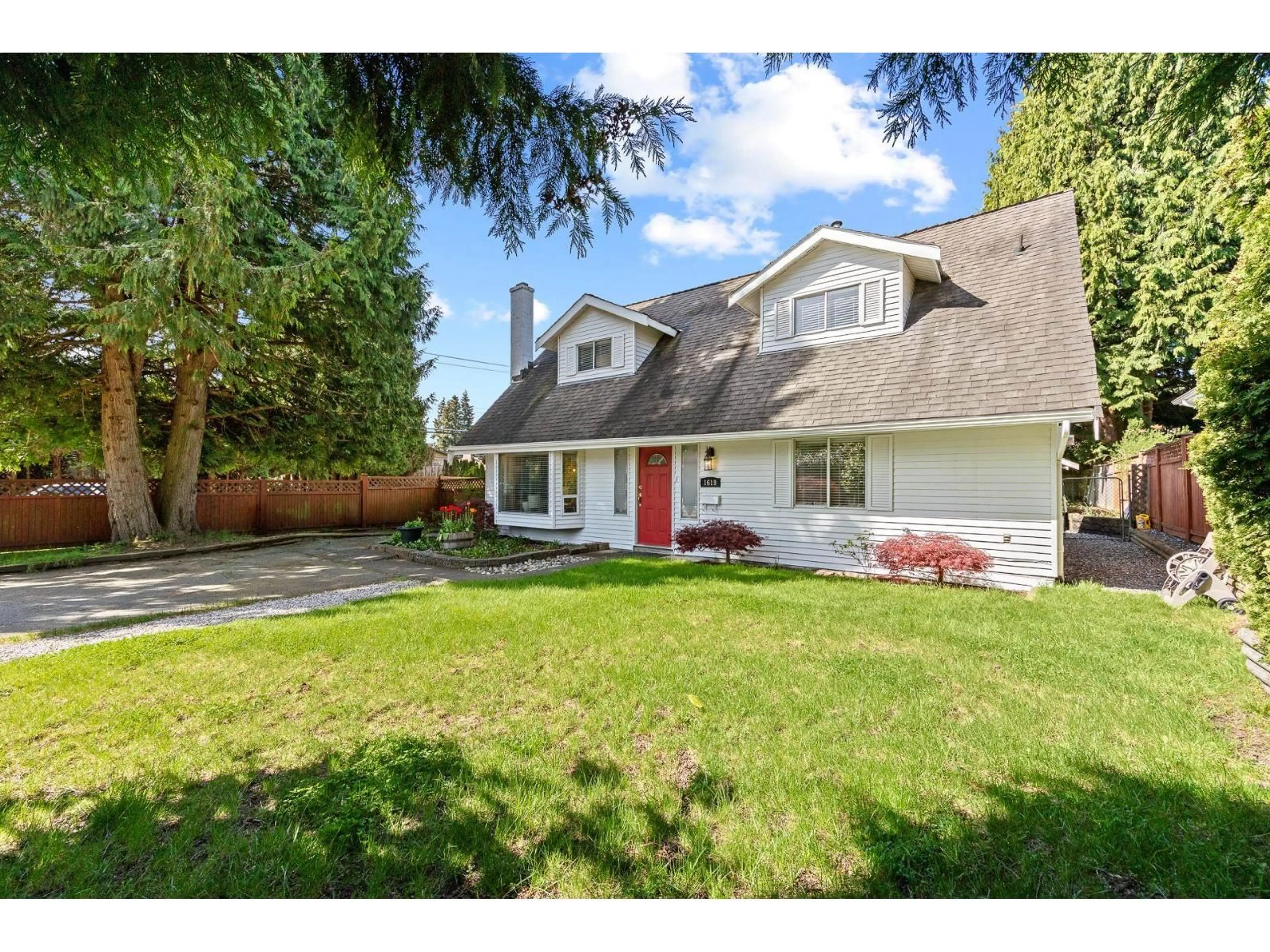 A pic from outside/outdoor area/front of a property/back of a property/a pic from drone, street for 1619 138A STREET, Surrey British Columbia V4A7E6