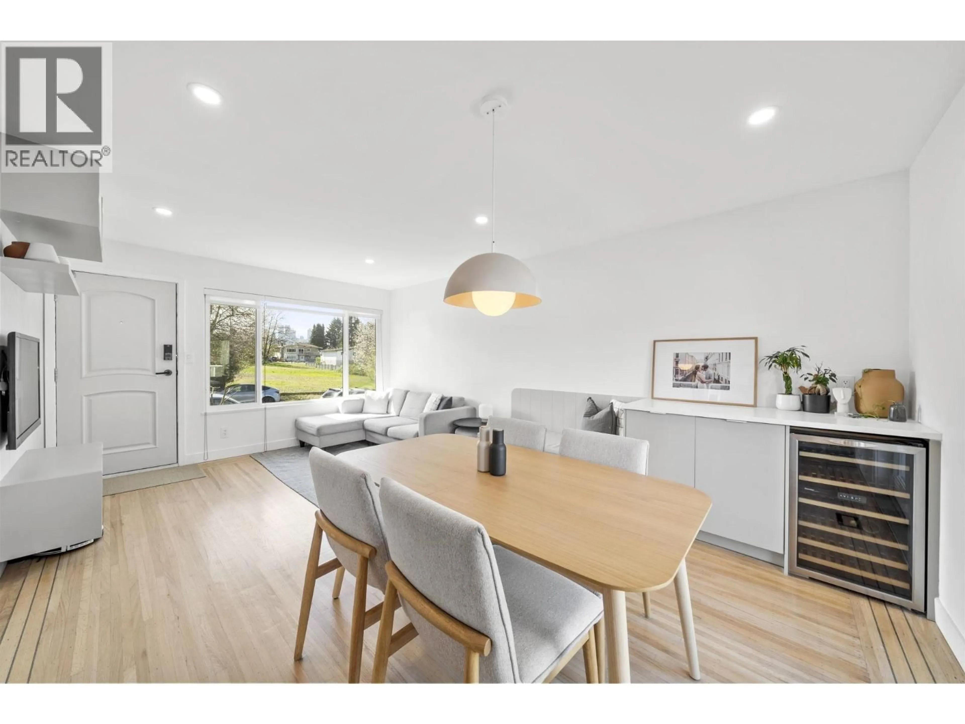 Open concept kitchen, wood/laminate floor for 5111 LAUREL STREET, Burnaby British Columbia V5G1M8