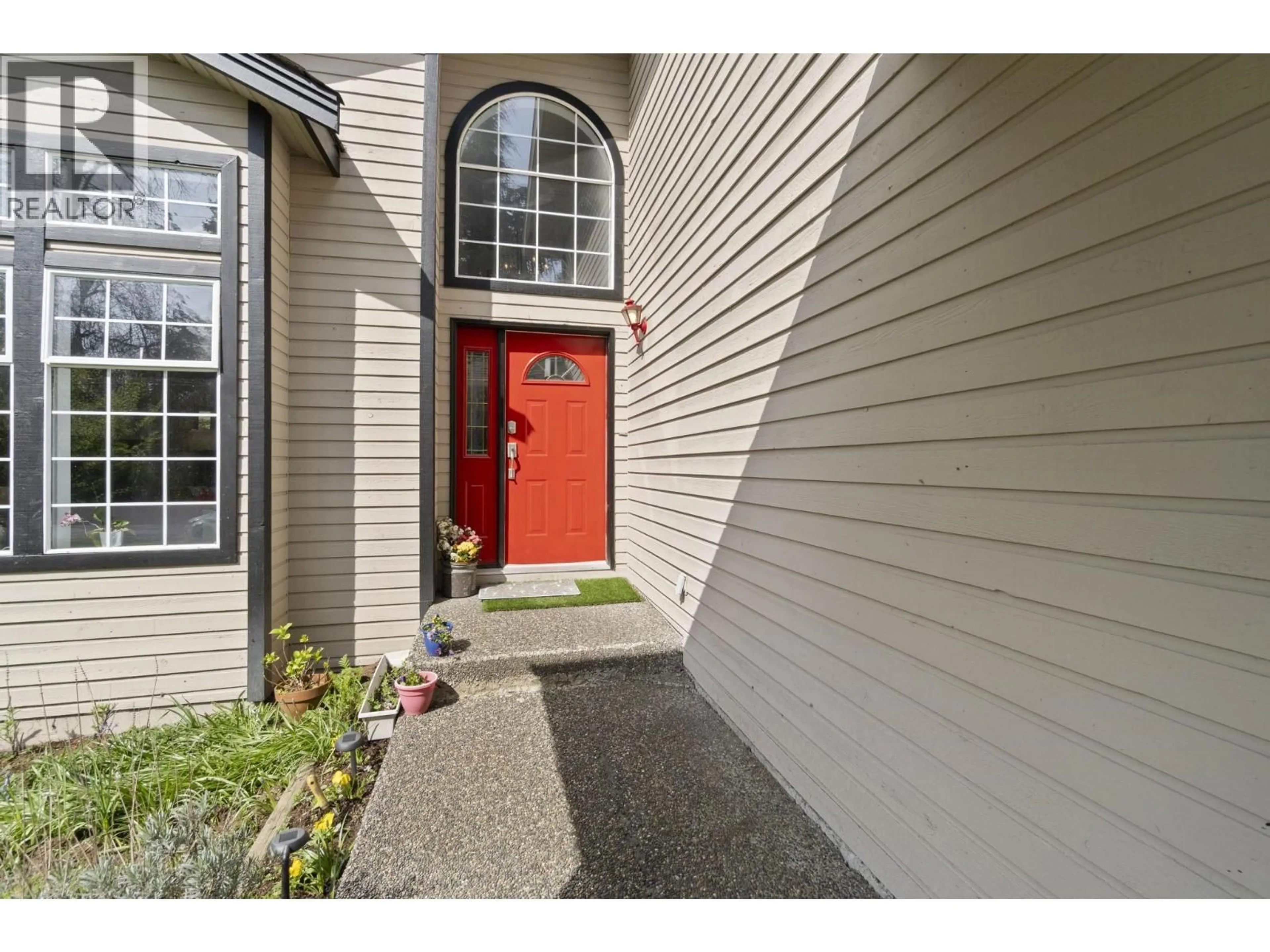 Indoor entryway for 1618 DRAYCOTT ROAD, North Vancouver British Columbia V7J1W4