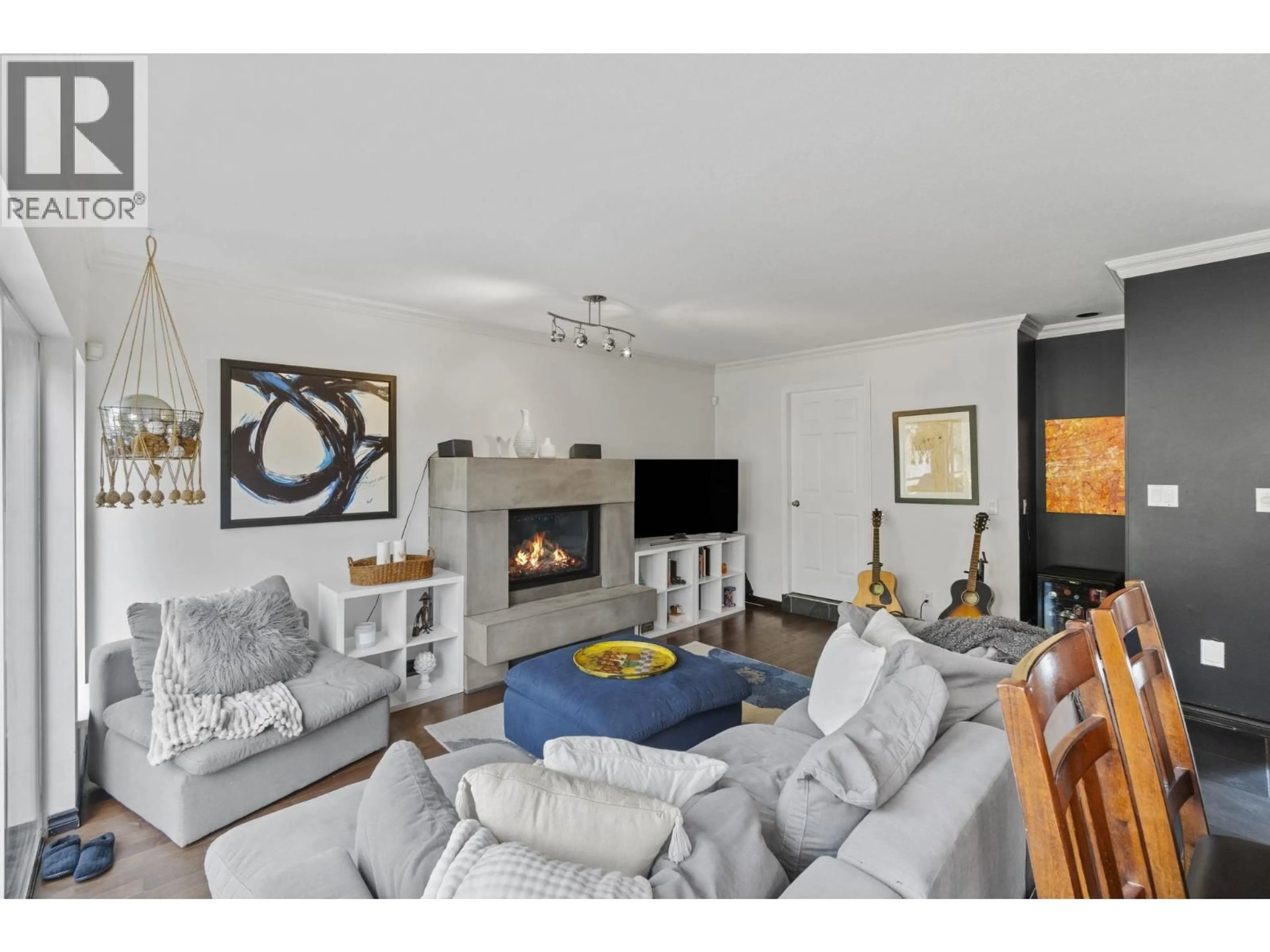 Living room with furniture, unknown for 1618 DRAYCOTT ROAD, North Vancouver British Columbia V7J1W4