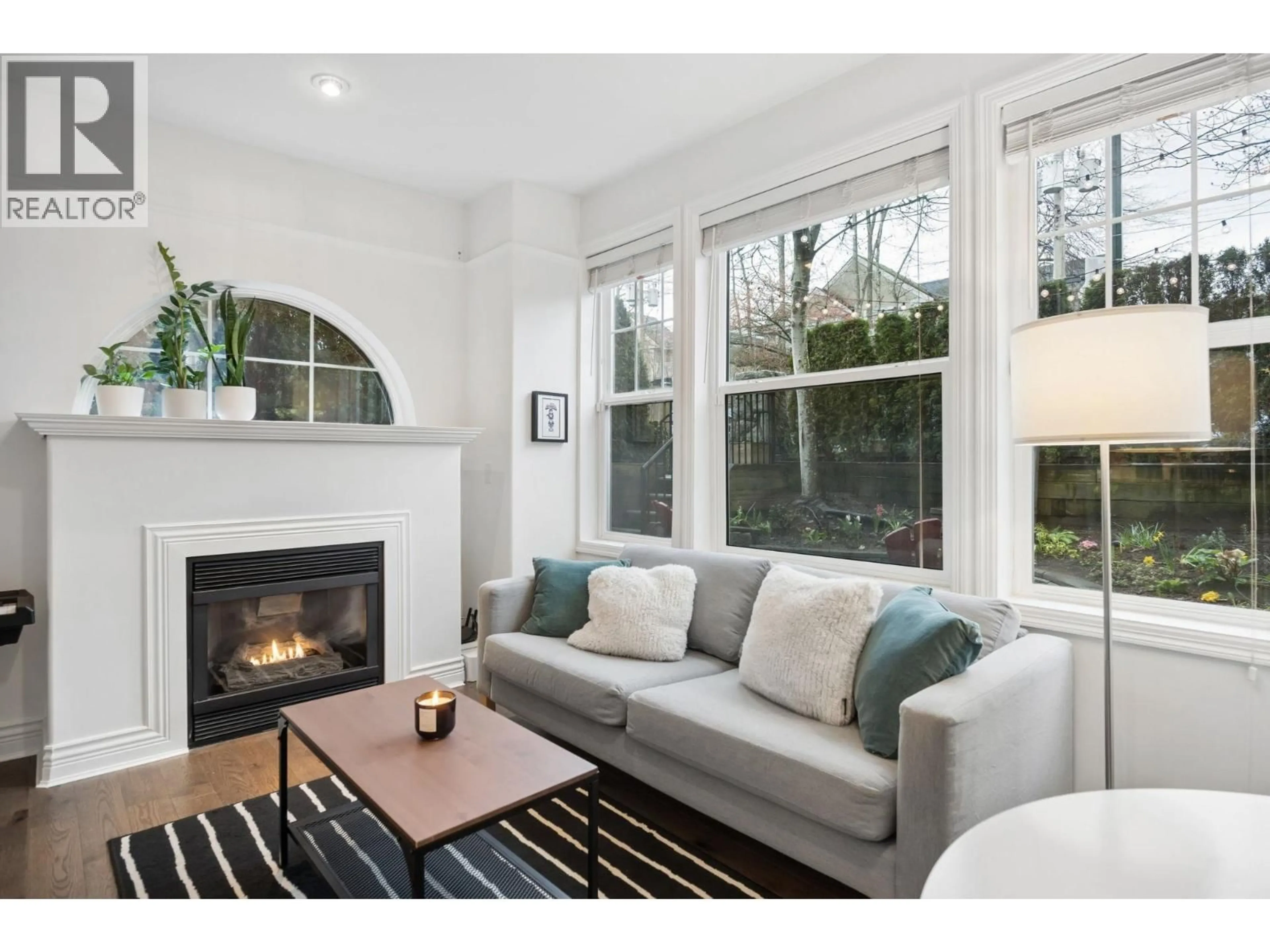 Living room with furniture, unknown for 978 16TH AVENUE, Vancouver British Columbia V5Z1T2