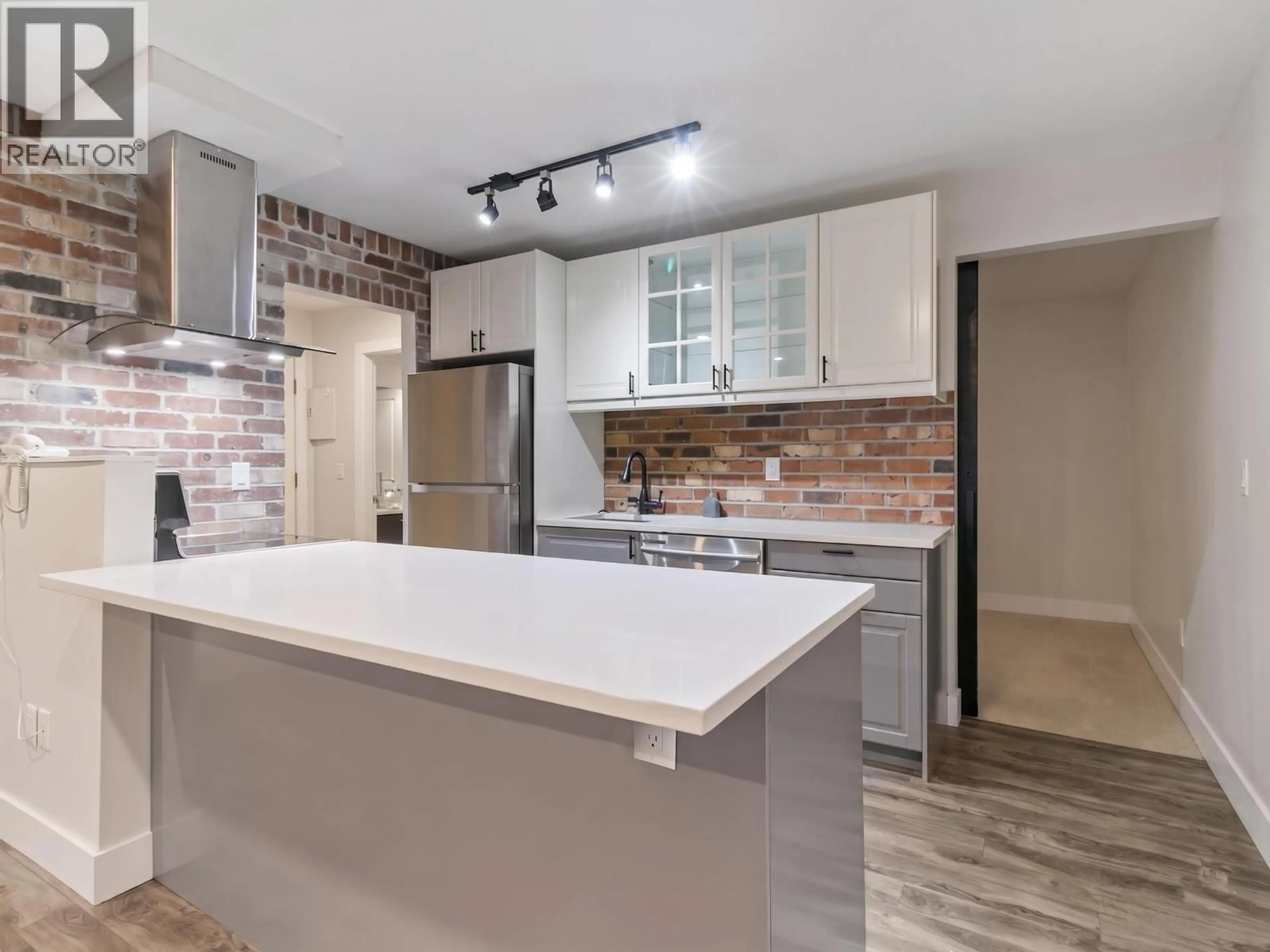 Open concept kitchen, unknown for 114 - 2250 OXFORD STREET, Vancouver British Columbia V5L1G1