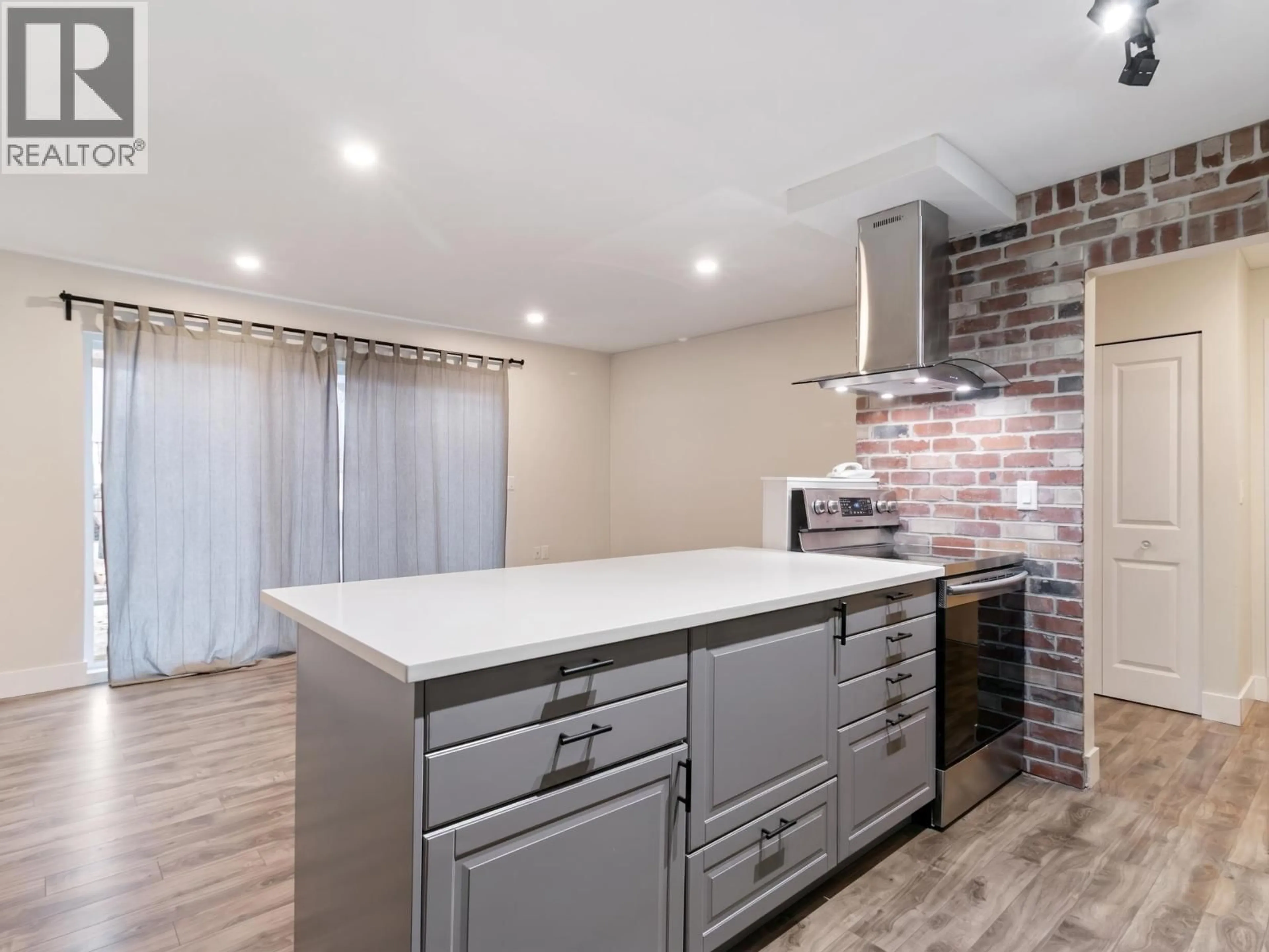 Open concept kitchen, unknown for 114 - 2250 OXFORD STREET, Vancouver British Columbia V5L1G1