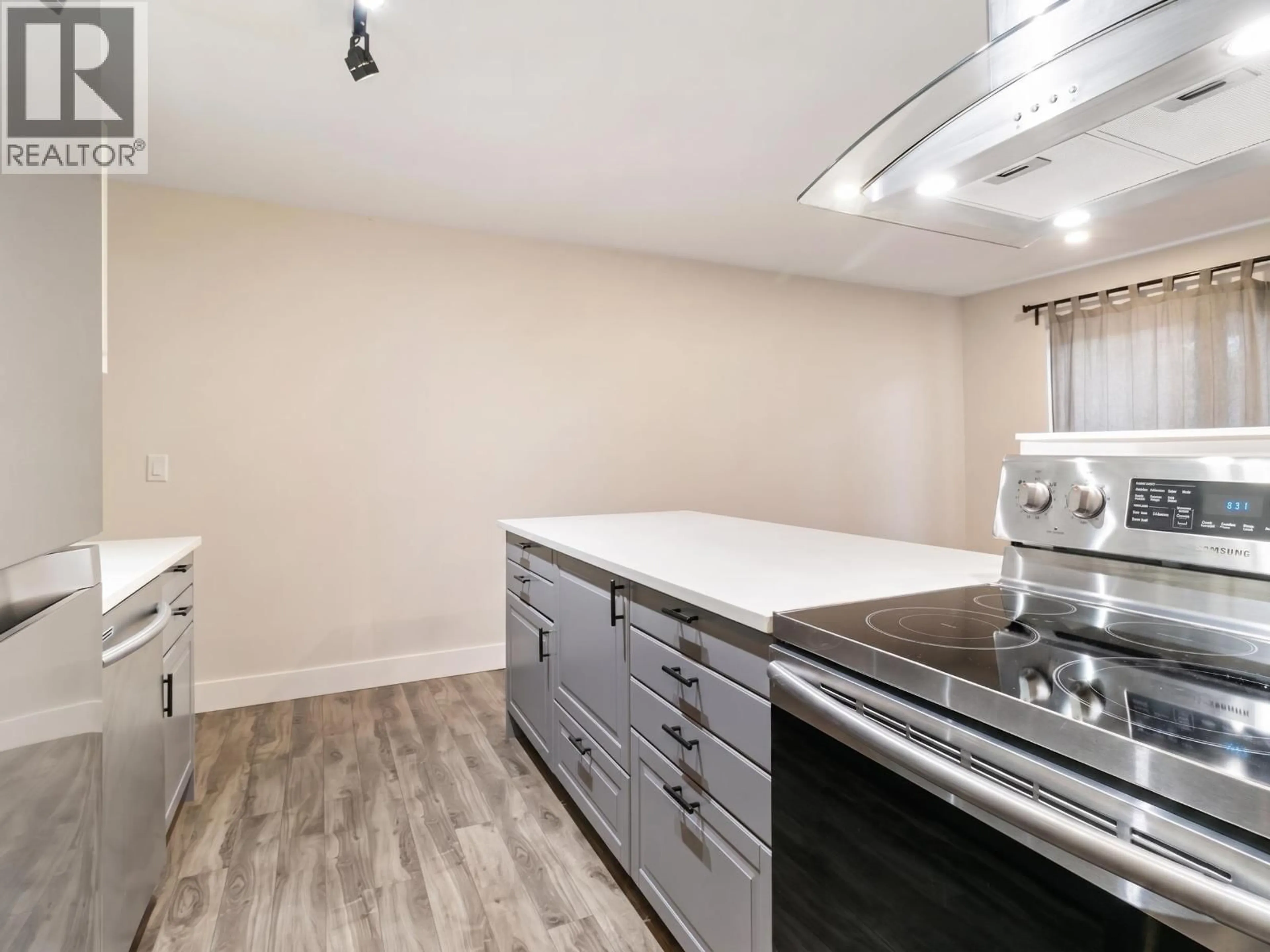 Standard kitchen, wood/laminate floor for 114 - 2250 OXFORD STREET, Vancouver British Columbia V5L1G1