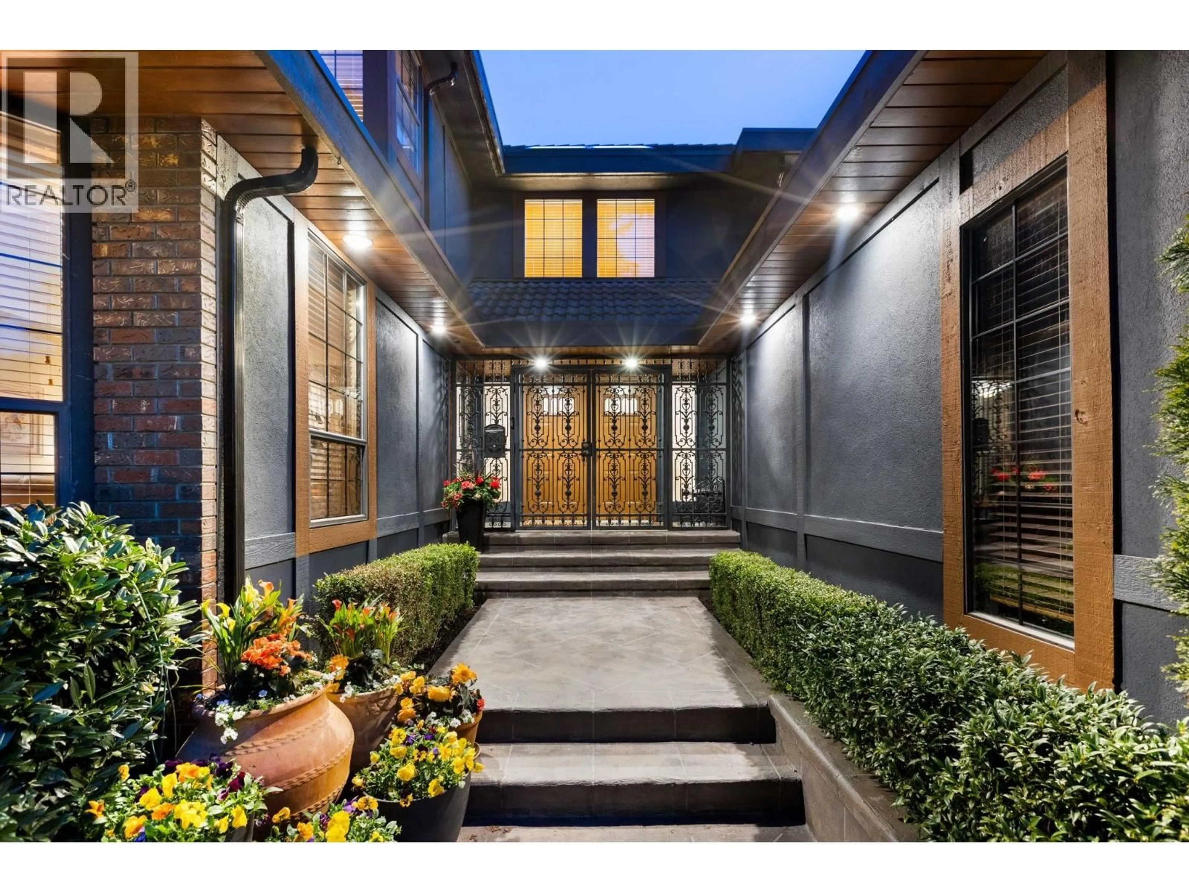 Indoor entryway for 732 ROCHESTER AVENUE, Coquitlam British Columbia V3K2V8