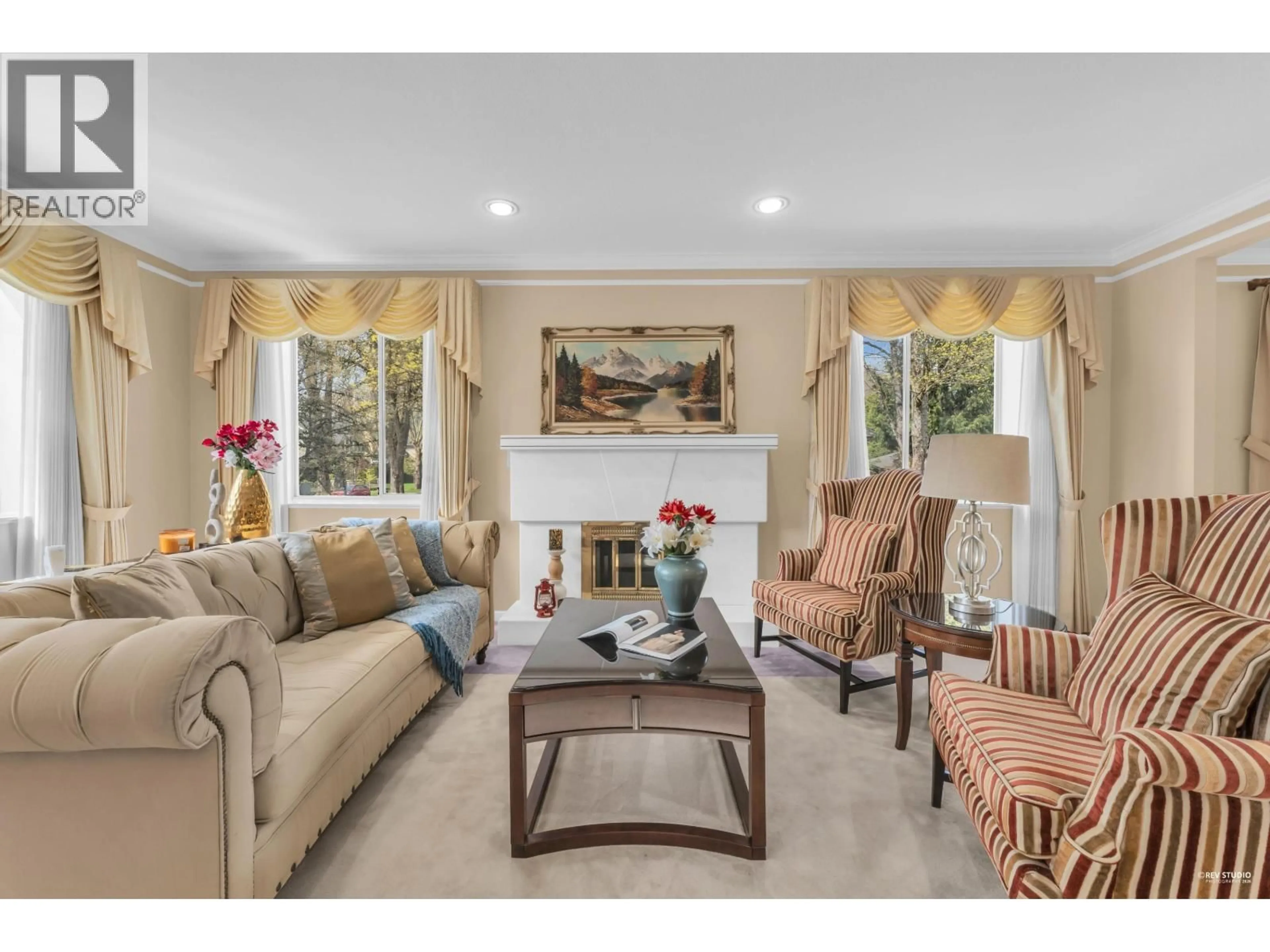 Living room with furniture, unknown for 4418 OSLER STREET, Vancouver British Columbia V6H2X9